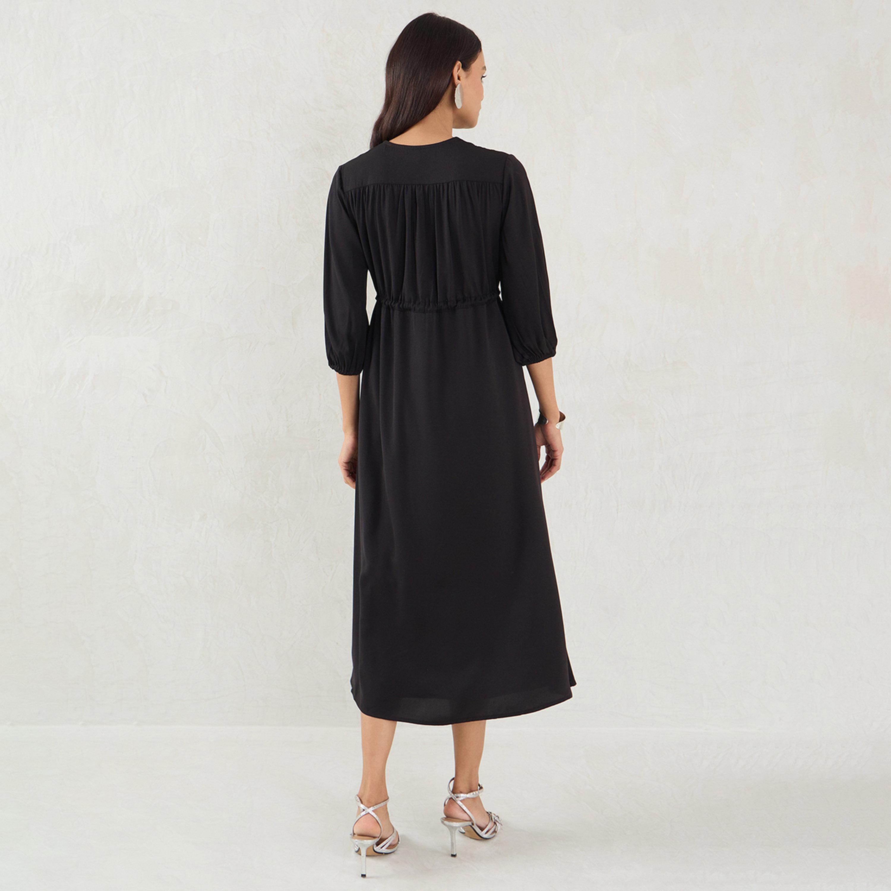 فيميلا × ستايلي - فستان ميدي من الساتان الأسود بخصر مجعد-women-clothing-dresses-image-4