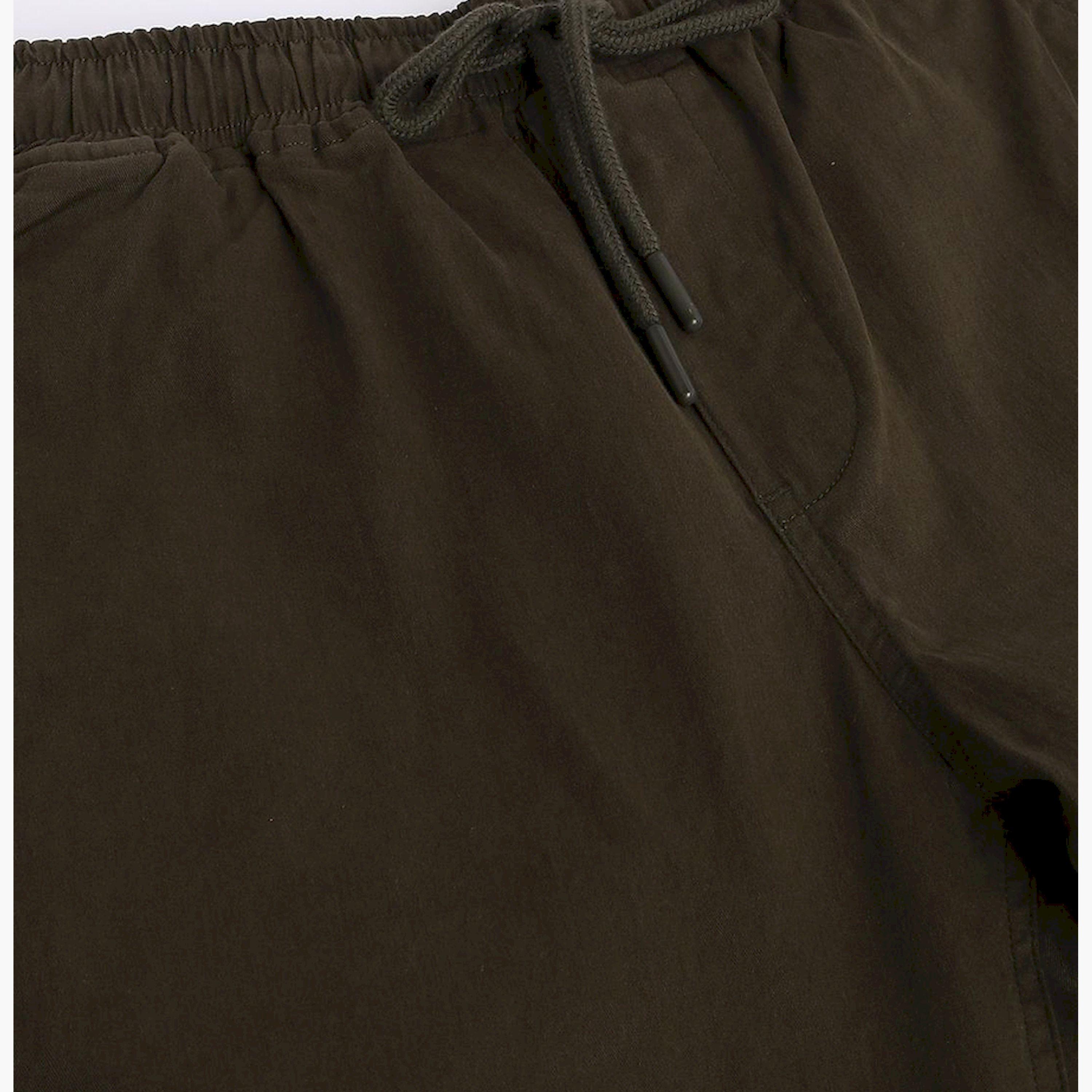 دينيس لينغو× ستايلي-  بنطال رياضي قطني بقصّة مستقيمة لون أخضر الزيتوني-men-clothing-bottoms-joggers-image-6