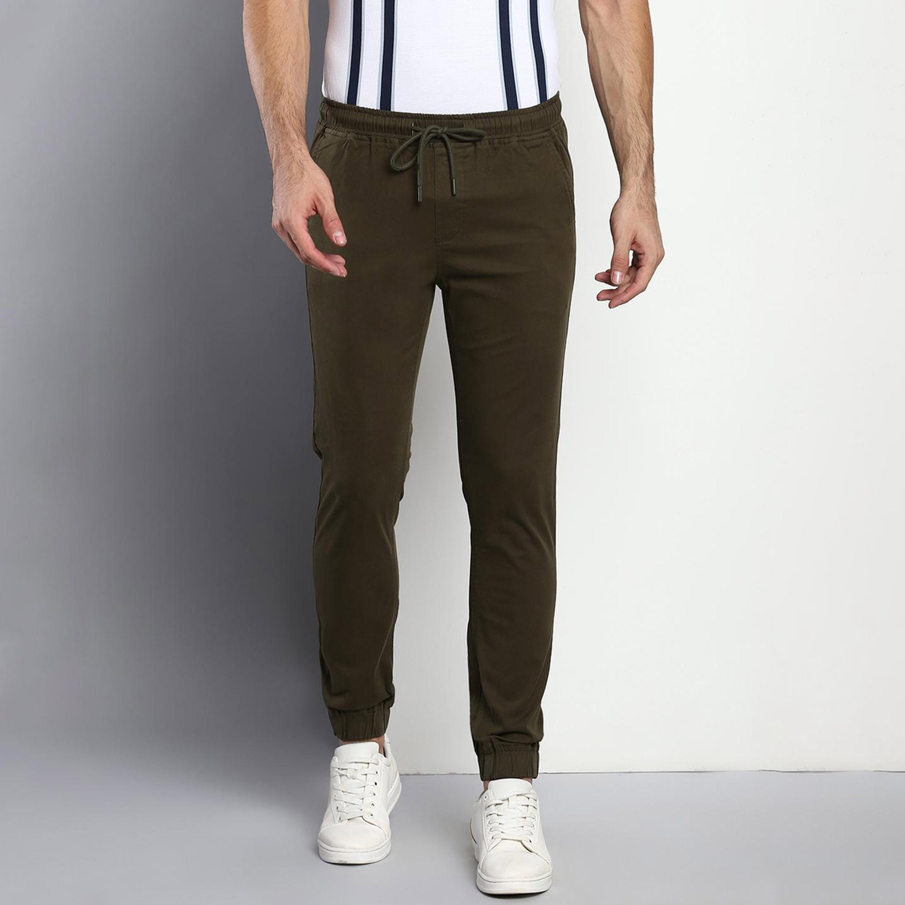 دينيس لينغو× ستايلي-  بنطال رياضي قطني بقصّة مستقيمة لون أخضر الزيتوني-men-clothing-bottoms-joggers-image-7