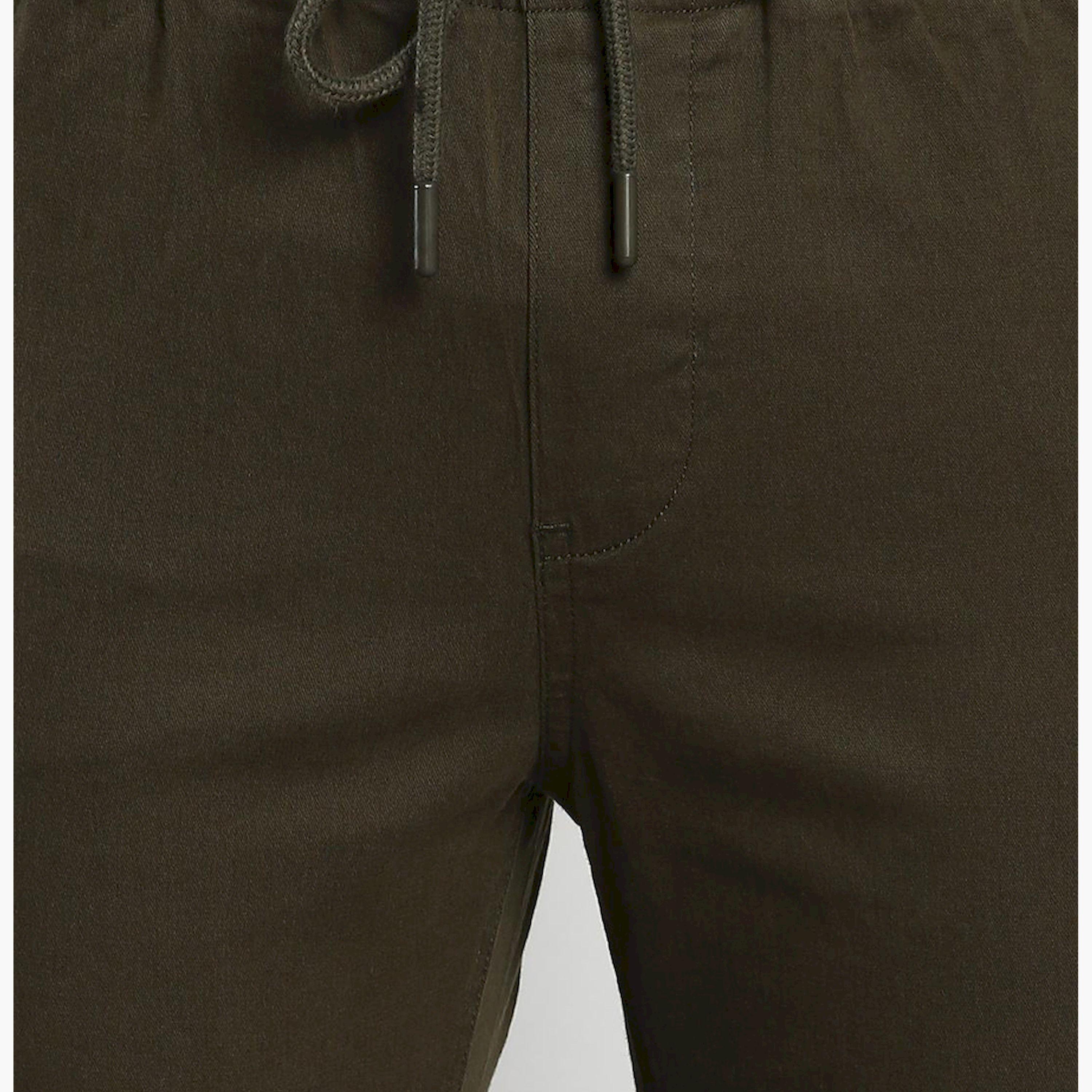 دينيس لينغو× ستايلي-  بنطال رياضي قطني بقصّة مستقيمة لون أخضر الزيتوني-men-clothing-bottoms-joggers-image-8