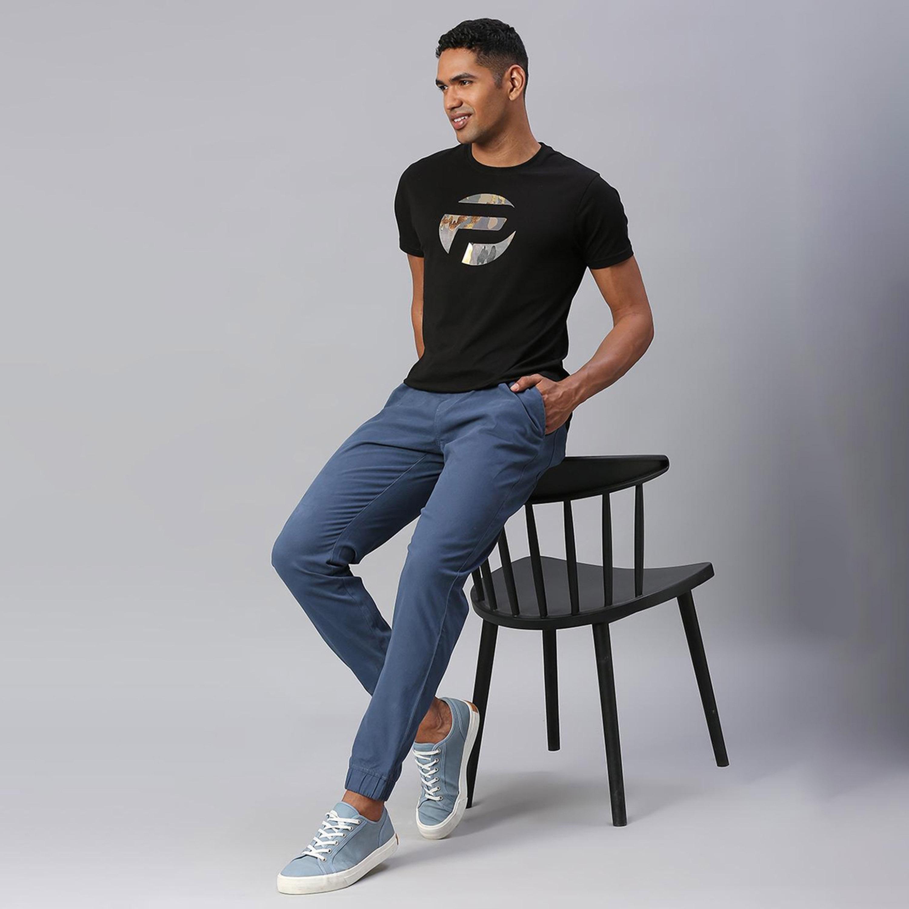 دينيس لينغو× ستايلي-  بنطال رياضي قطن بقصّة مدببة-men-clothing-bottoms-joggers-image-6
