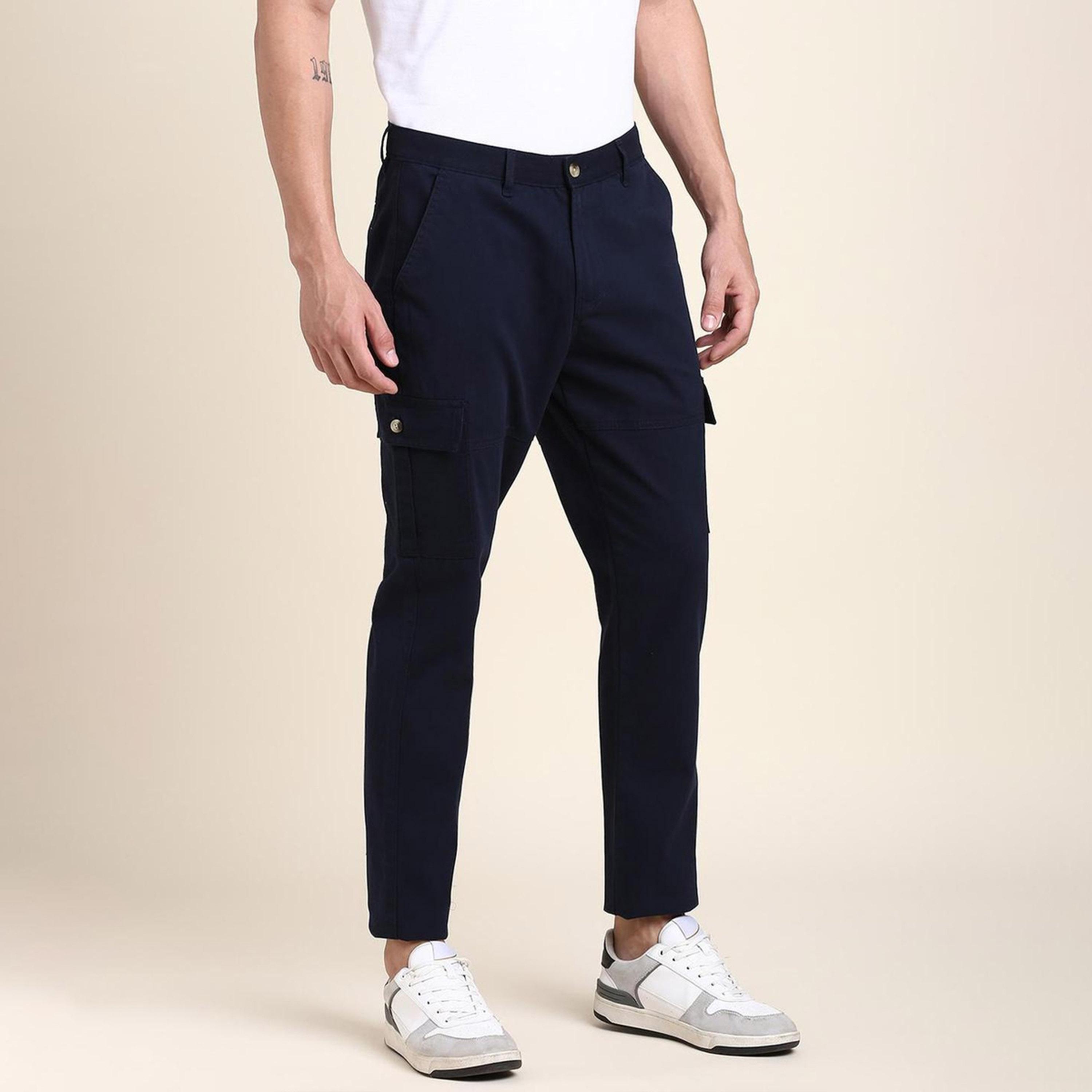 دينيس لينغو× ستايلي-  بنطال كارغو مريح بمقدمة مسطحة وقصة ضيقة-men-clothing-bottoms-trousersandchinos-trousers-image-1