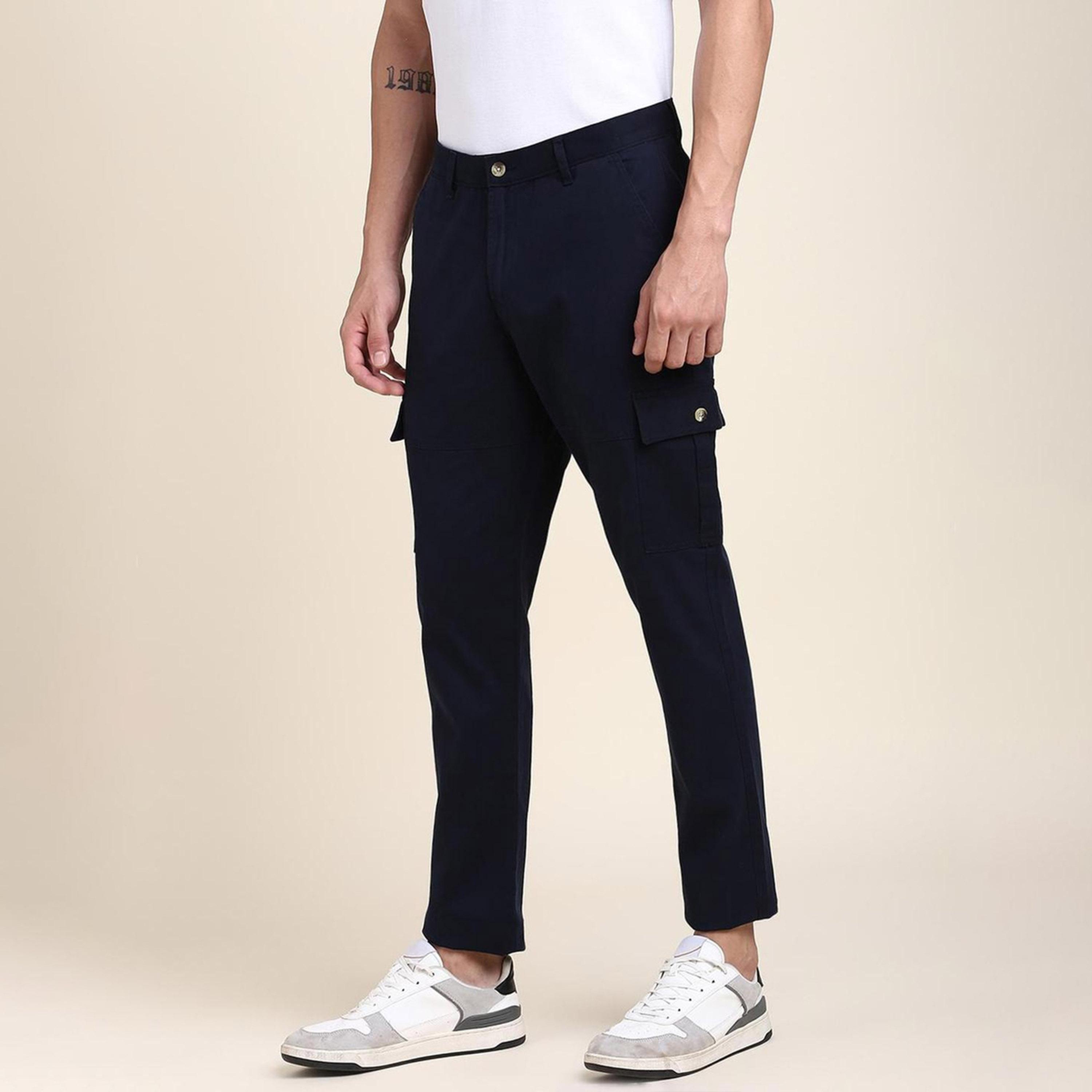 دينيس لينغو× ستايلي-  بنطال كارغو مريح بمقدمة مسطحة وقصة ضيقة-men-clothing-bottoms-trousersandchinos-trousers-image-2