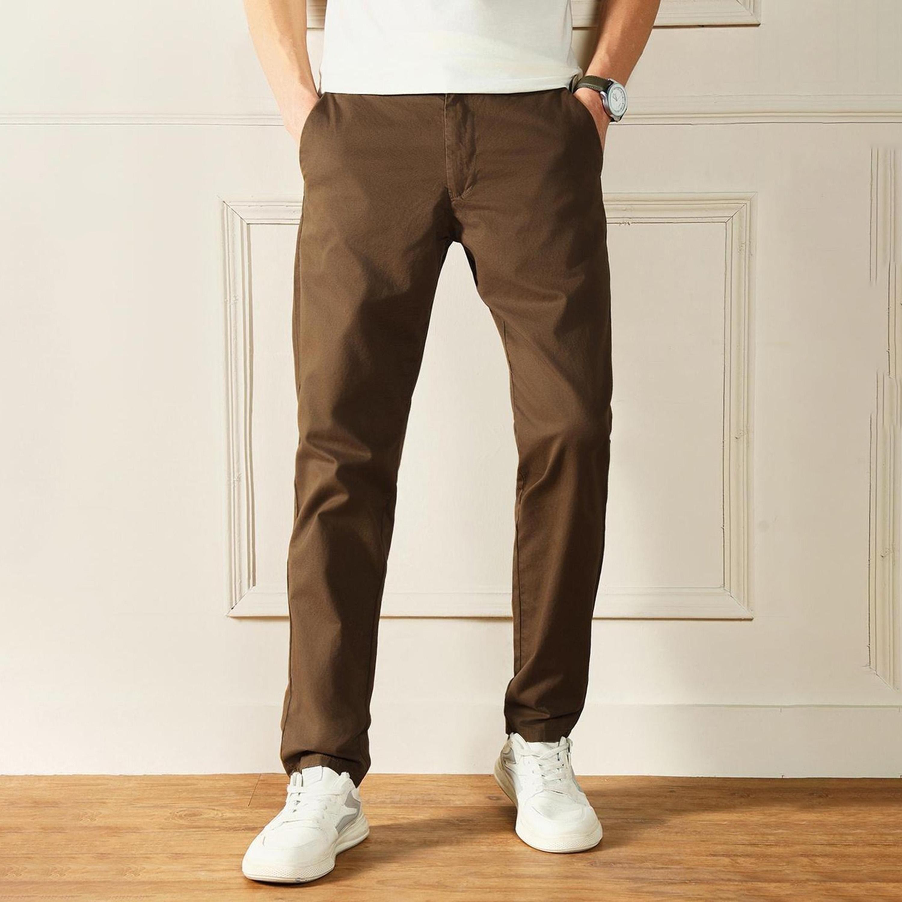 دينيس لينغو× ستايلي-  بنطال تشينو قطني متوسط ​​الارتفاع بقصة ضيقة-men-clothing-bottoms-trousersandchinos-trousers-image-1