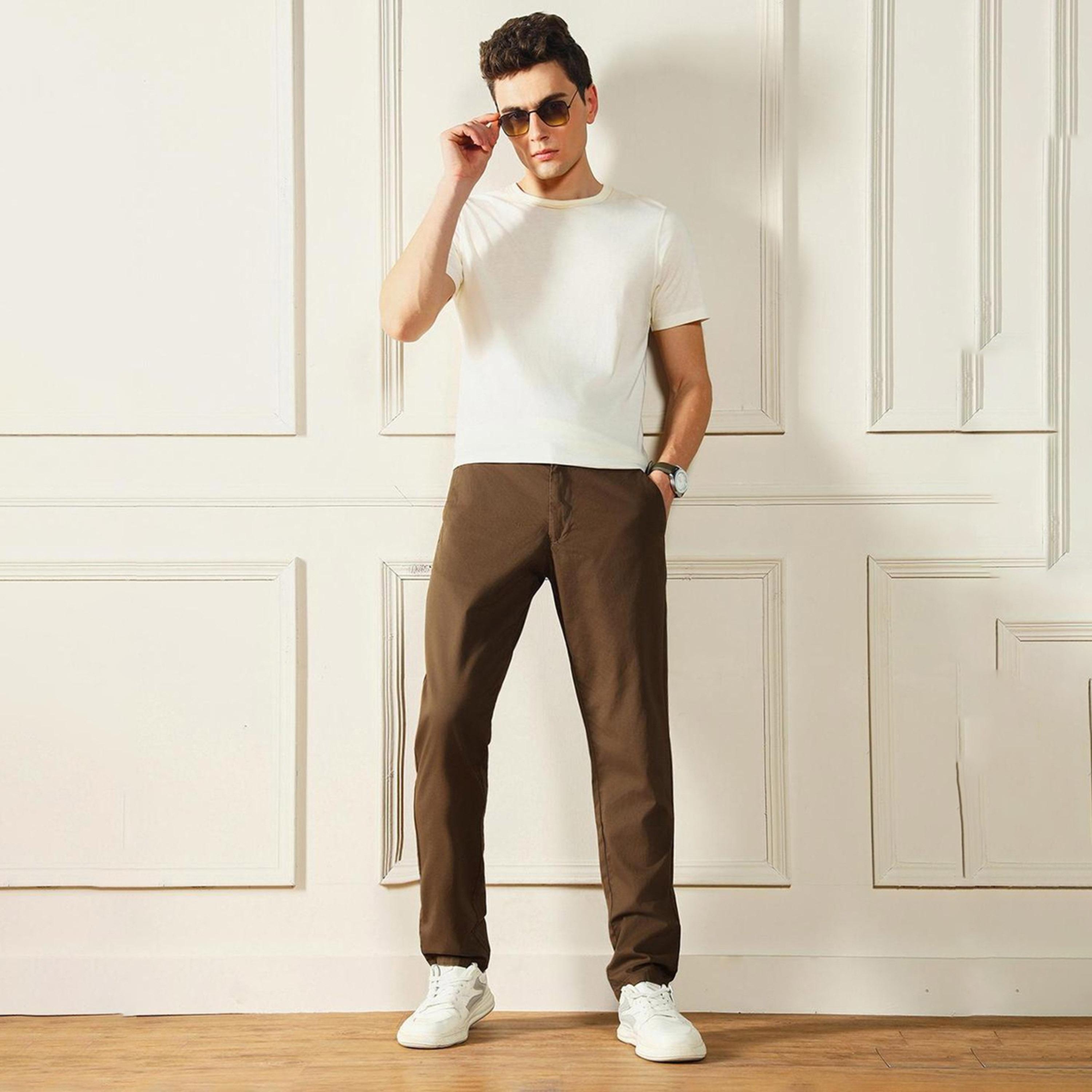 دينيس لينغو× ستايلي-  بنطال تشينو قطني متوسط ​​الارتفاع بقصة ضيقة-men-clothing-bottoms-trousersandchinos-trousers-image-2