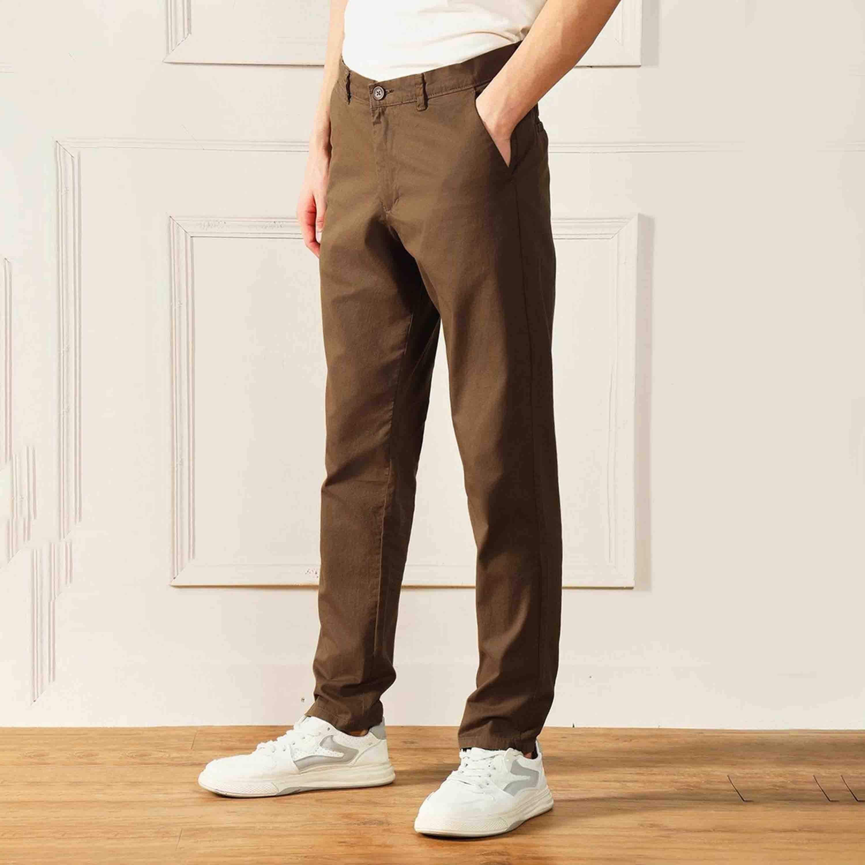 دينيس لينغو× ستايلي-  بنطال تشينو قطني متوسط ​​الارتفاع بقصة ضيقة-men-clothing-bottoms-trousersandchinos-trousers-image-3