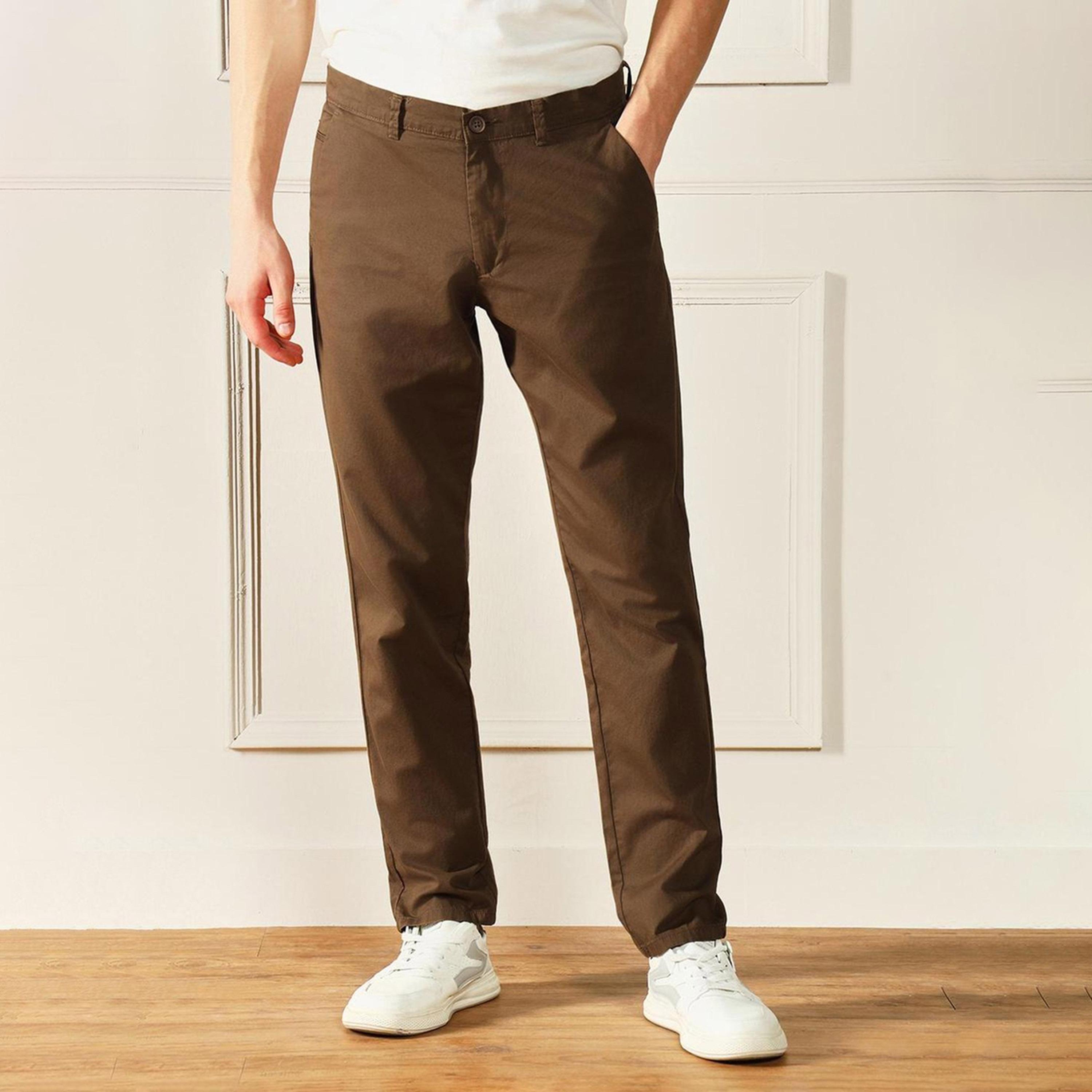 دينيس لينغو× ستايلي-  بنطال تشينو قطني متوسط ​​الارتفاع بقصة ضيقة-men-clothing-bottoms-trousersandchinos-trousers-image-4