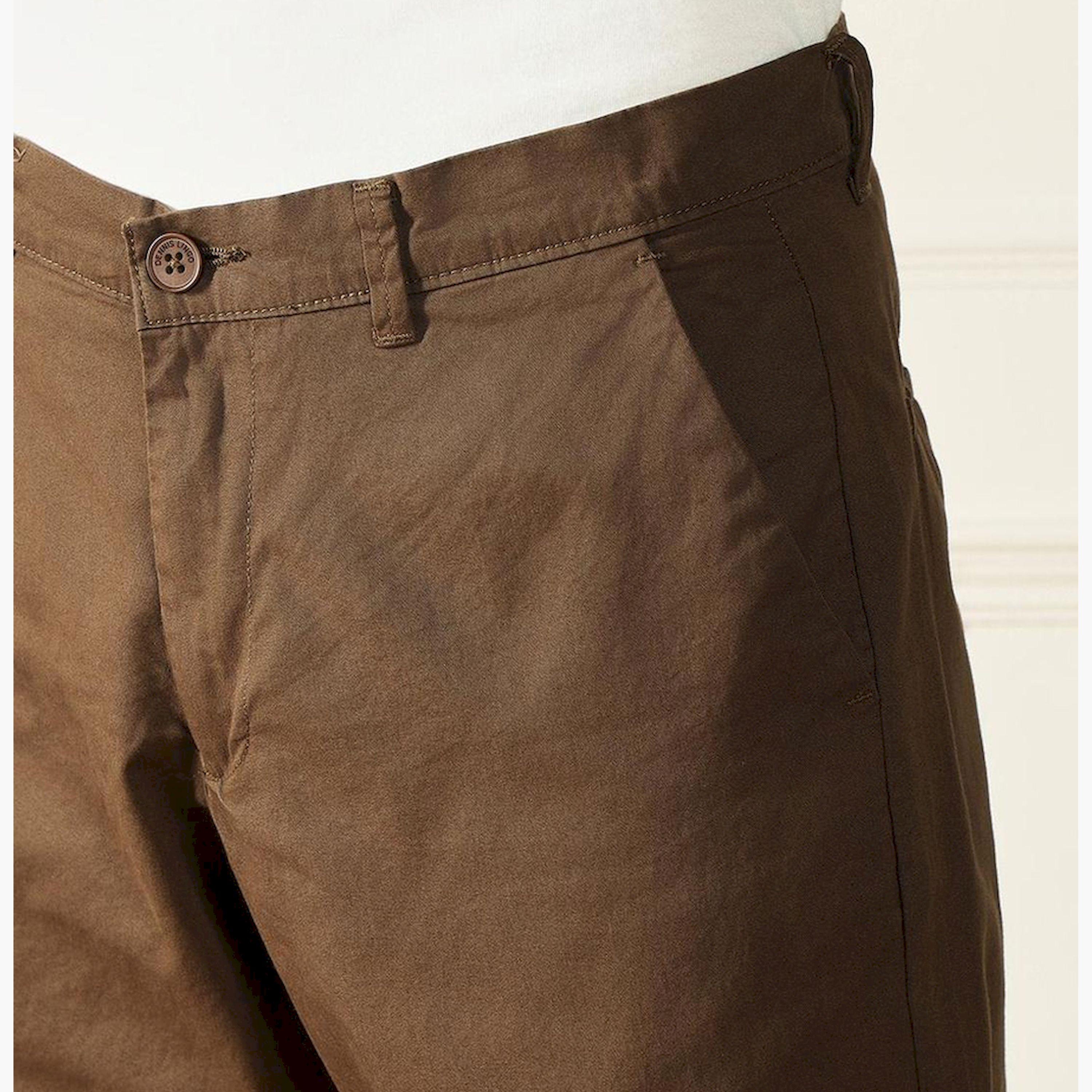 دينيس لينغو× ستايلي-  بنطال تشينو قطني متوسط ​​الارتفاع بقصة ضيقة-men-clothing-bottoms-trousersandchinos-trousers-image-5