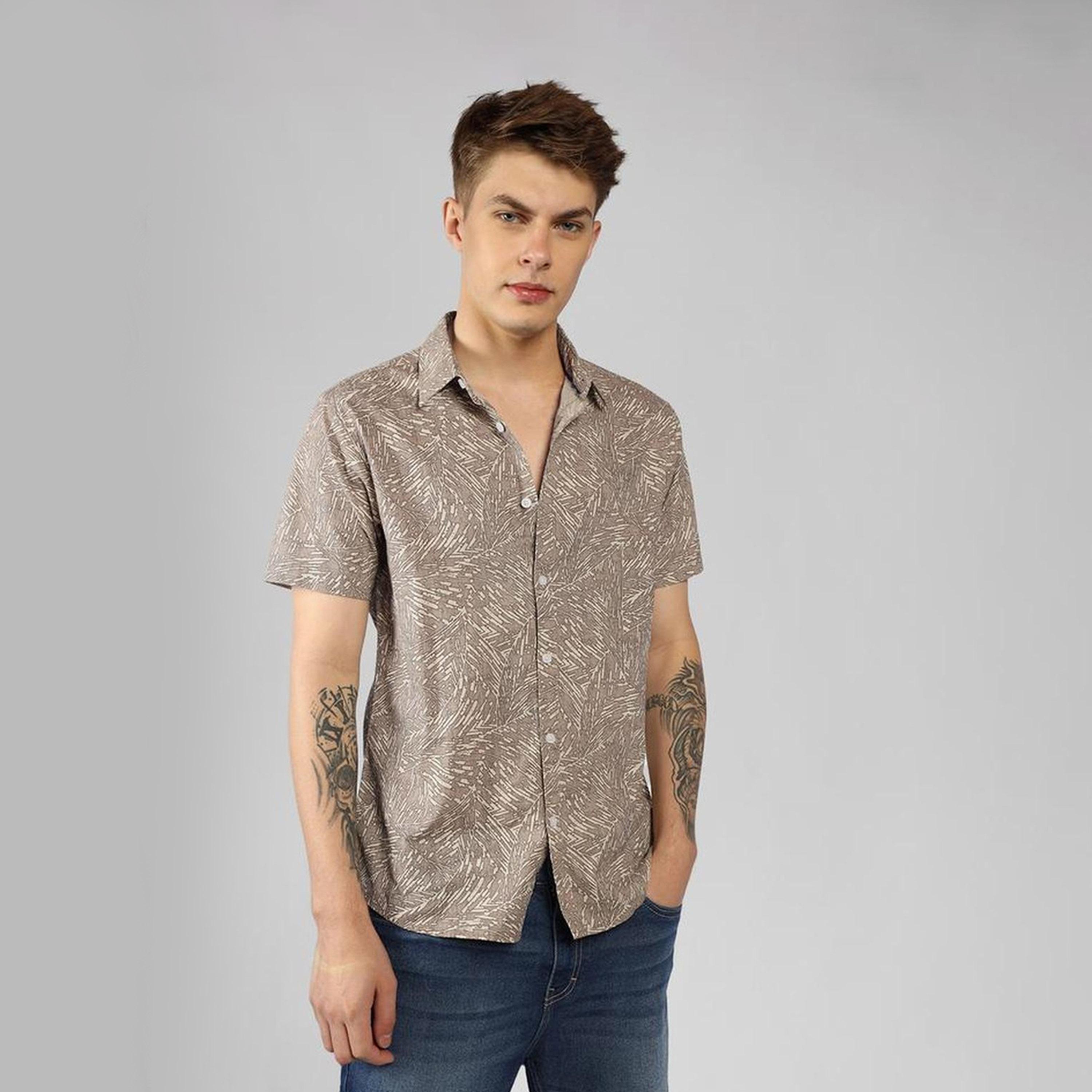 دينيس لينغو× ستايلي-  قميص قطني كاجوال بأكمام قصيرة وياقة واسعة طباعة تجريدية-men-clothing-shirts-image-2