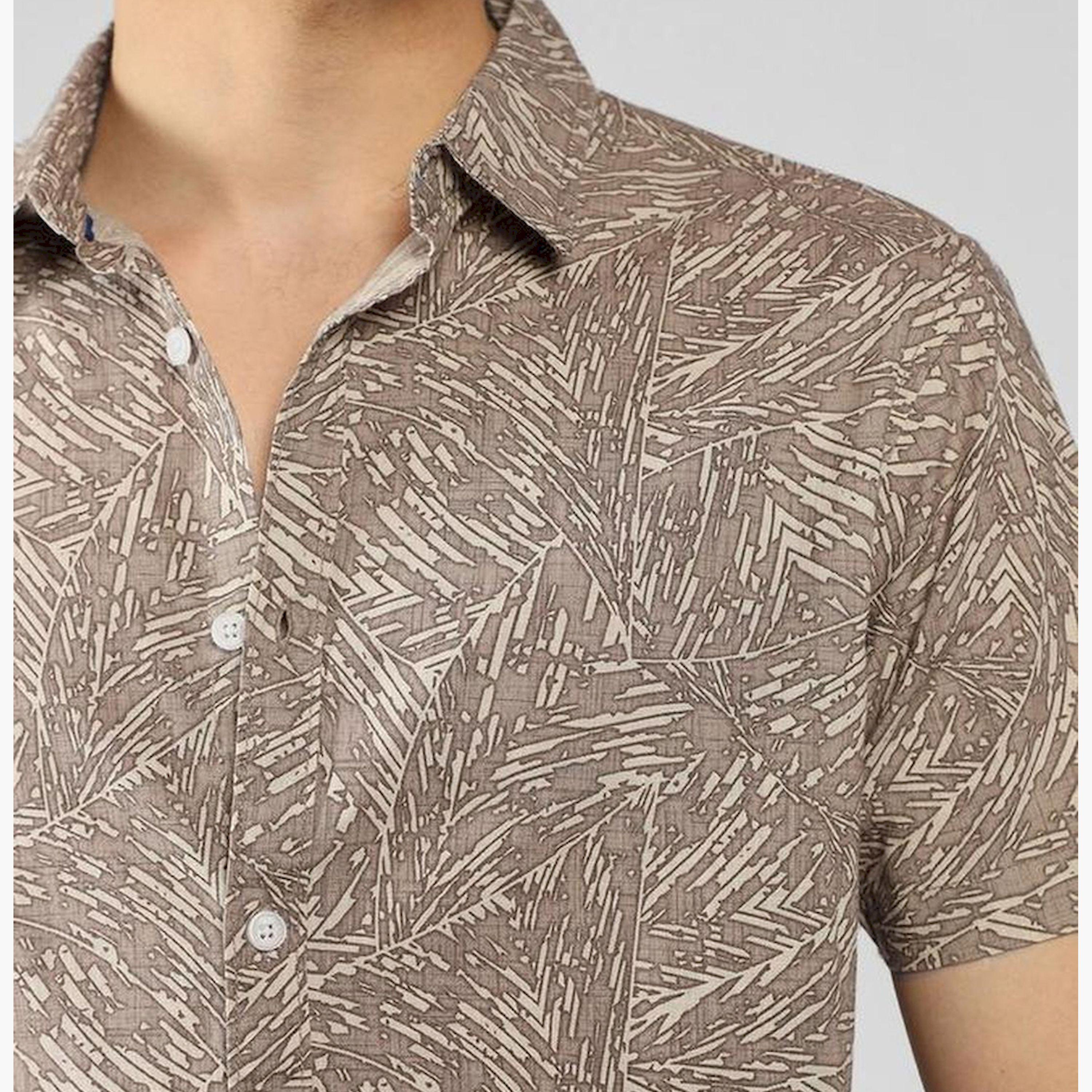 دينيس لينغو× ستايلي-  قميص قطني كاجوال بأكمام قصيرة وياقة واسعة طباعة تجريدية-men-clothing-shirts-image-4