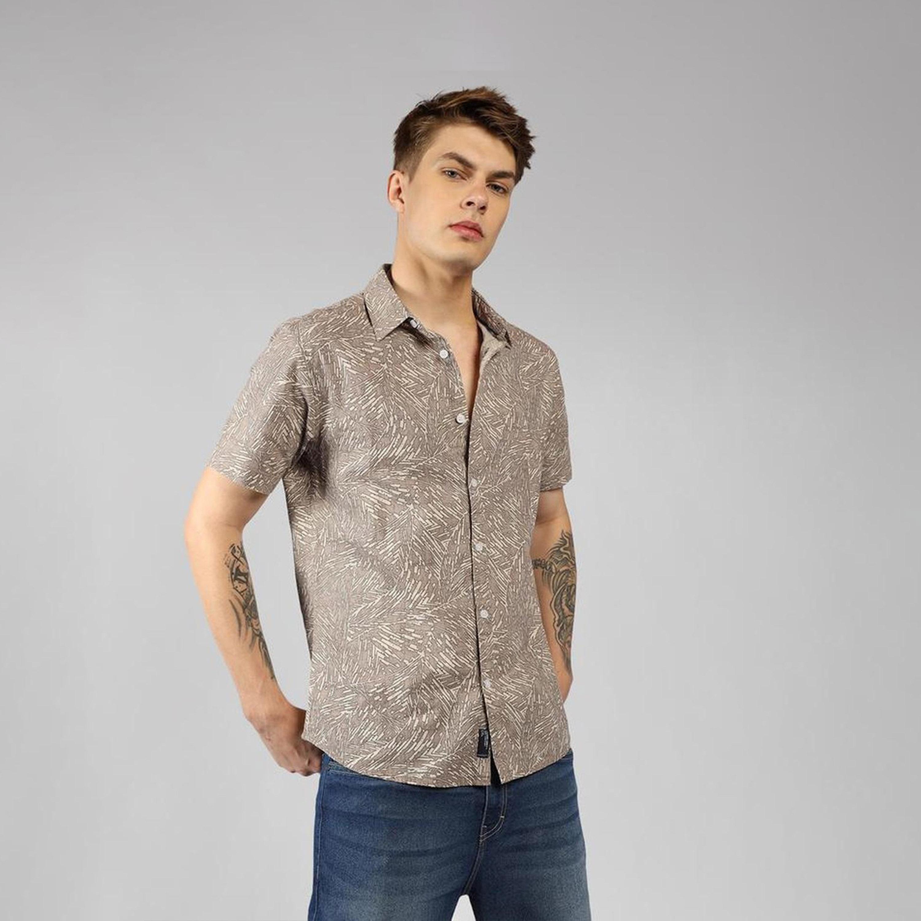 دينيس لينغو× ستايلي-  قميص قطني كاجوال بأكمام قصيرة وياقة واسعة طباعة تجريدية-men-clothing-shirts-image-6