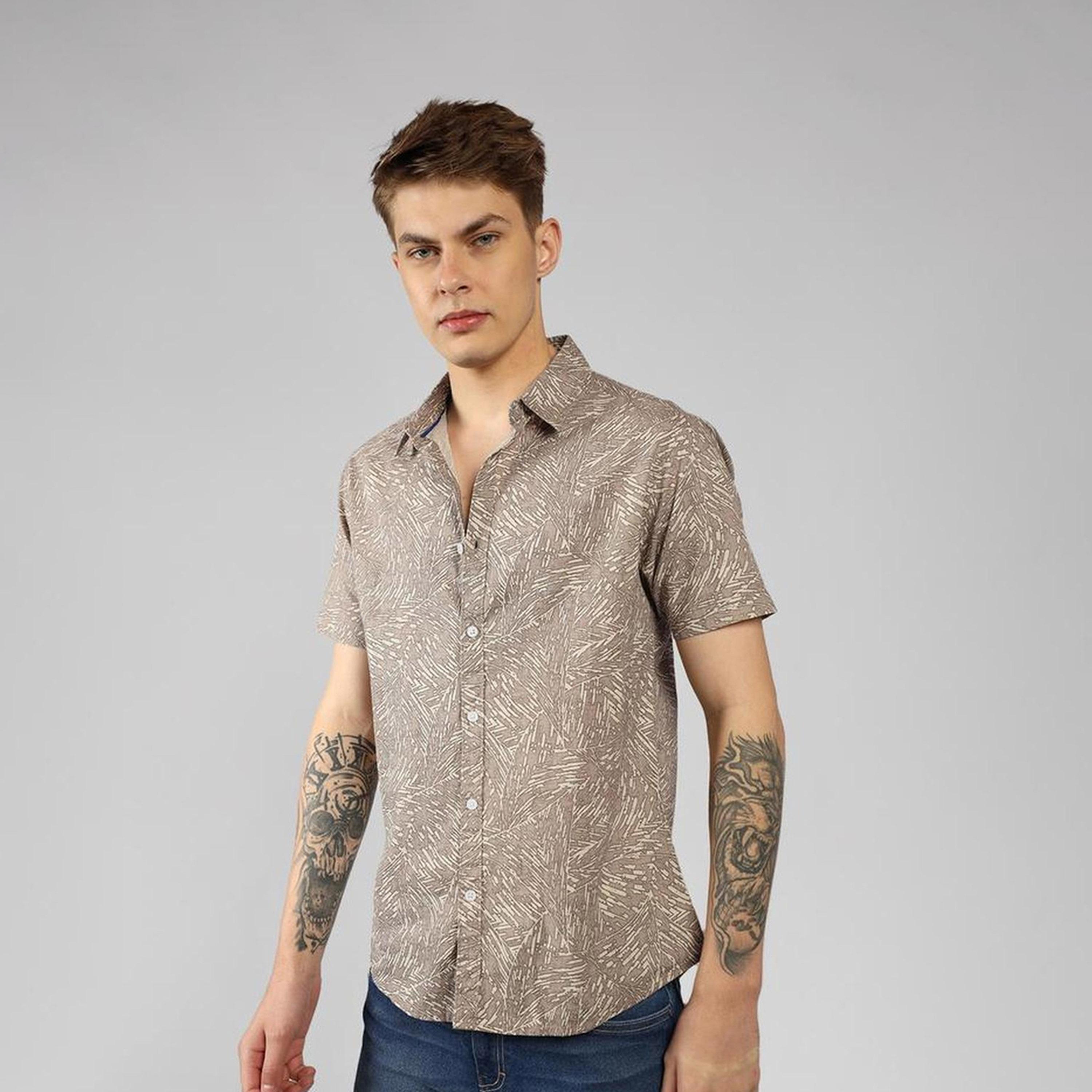 دينيس لينغو× ستايلي-  قميص قطني كاجوال بأكمام قصيرة وياقة واسعة طباعة تجريدية-men-clothing-shirts-image-7