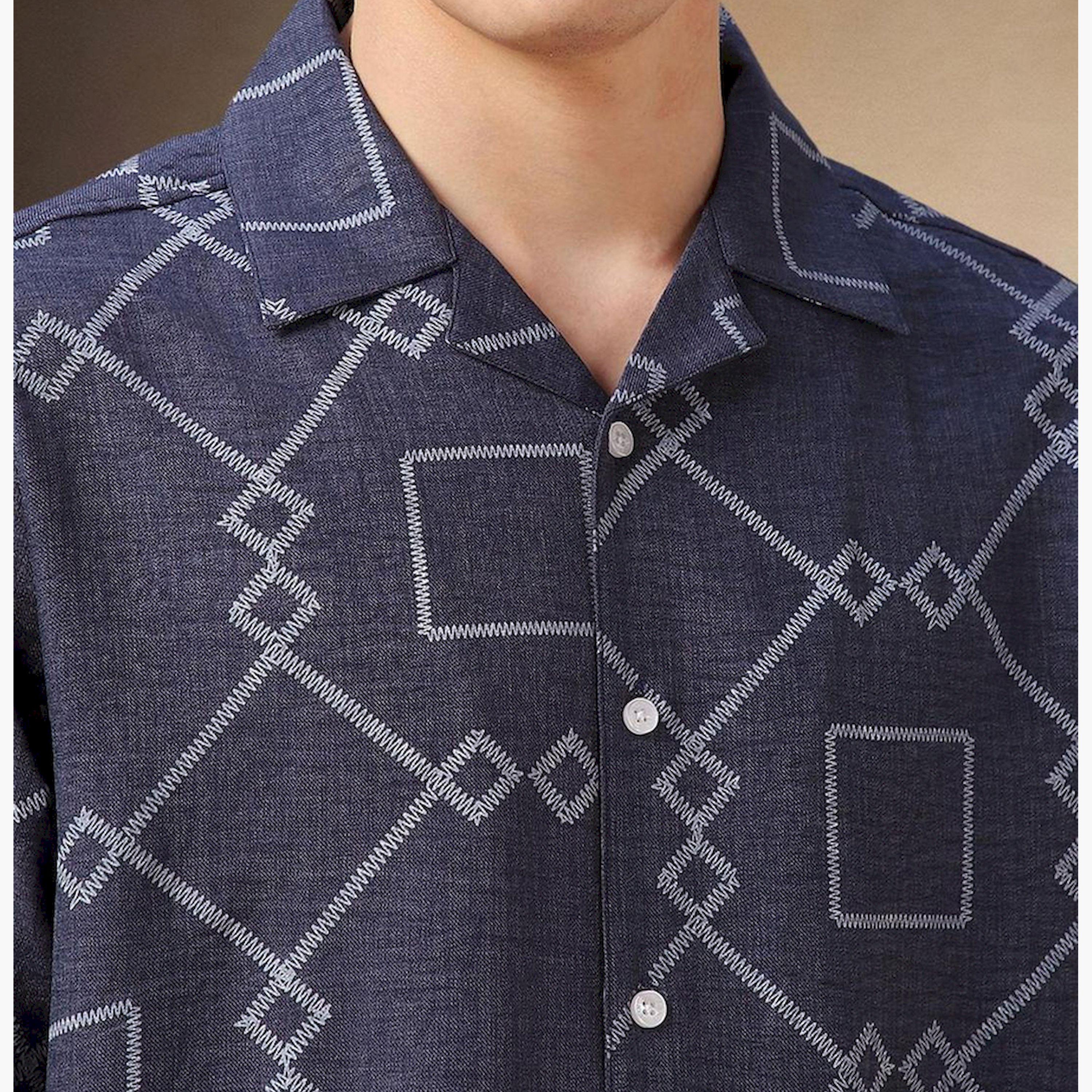 دينيس لينغو× ستايلي-  قميص كاجوال ياقة كوبية ومطبوع هندسيًا باللون الأزرق-men-clothing-shirts-image-6