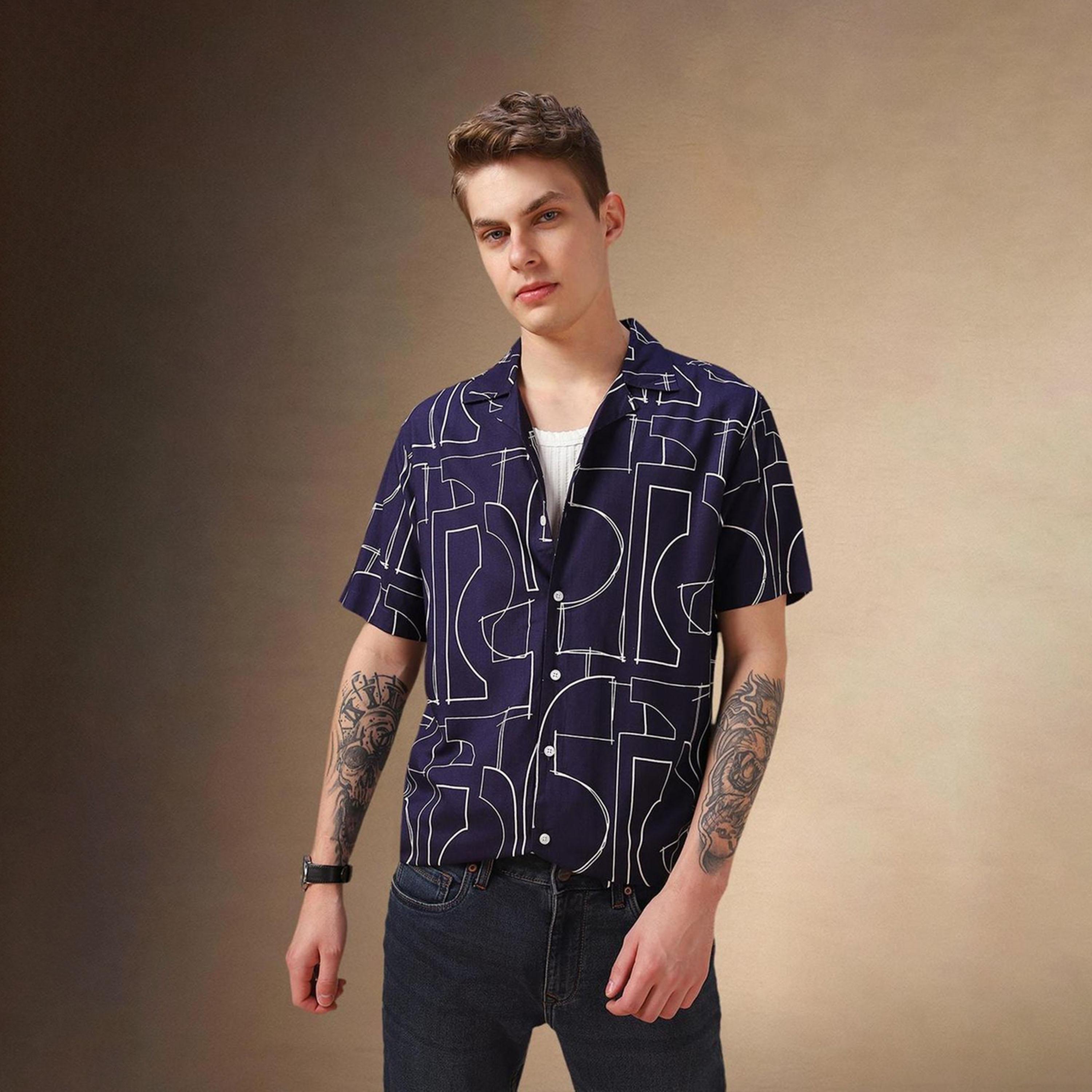 دينيس لينغو× ستايلي-  قميص كاجوال ياقة كوبية زرقاء ومطبوع بشكل تجريدي-men-clothing-shirts-image-1