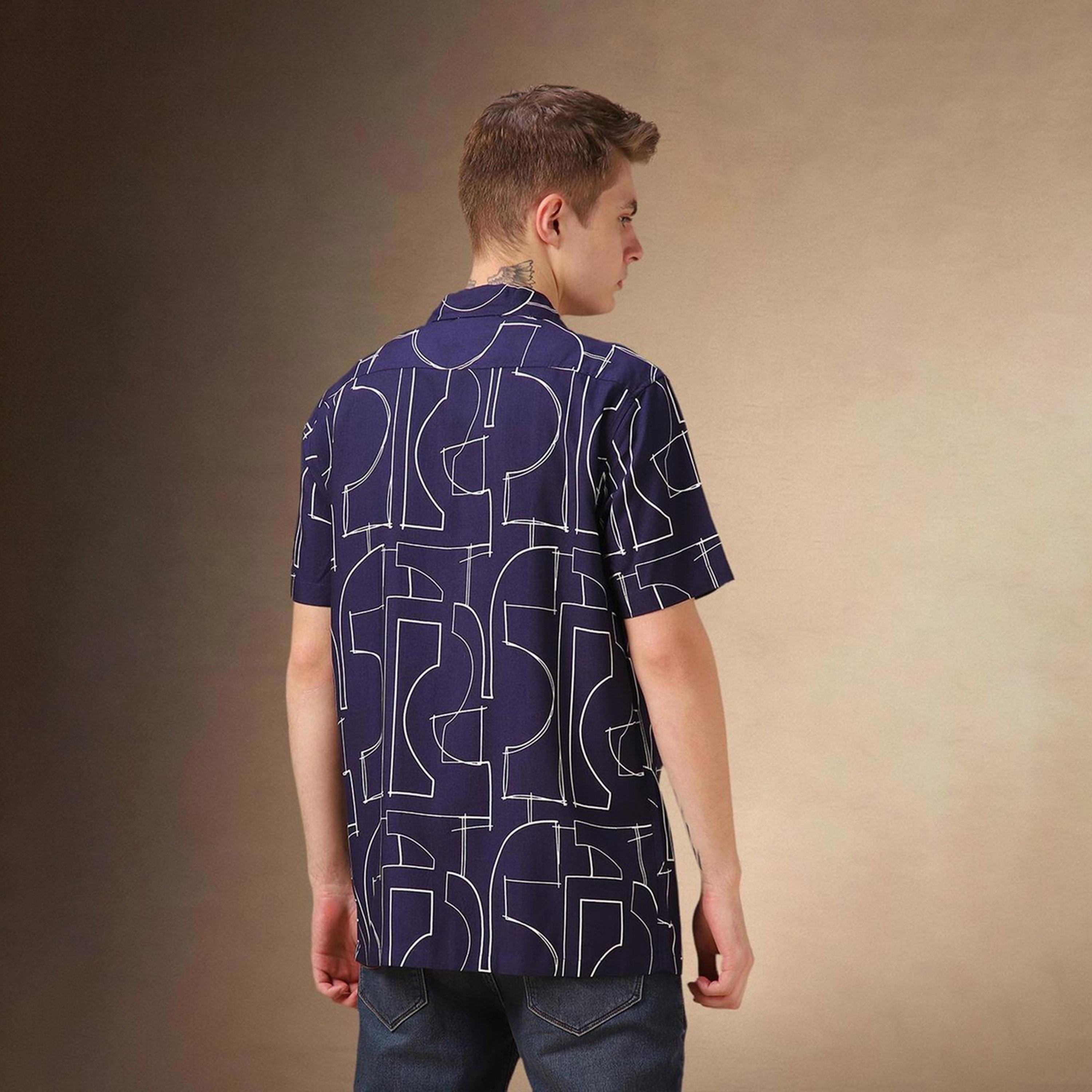 دينيس لينغو× ستايلي-  قميص كاجوال ياقة كوبية زرقاء ومطبوع بشكل تجريدي-men-clothing-shirts-image-2