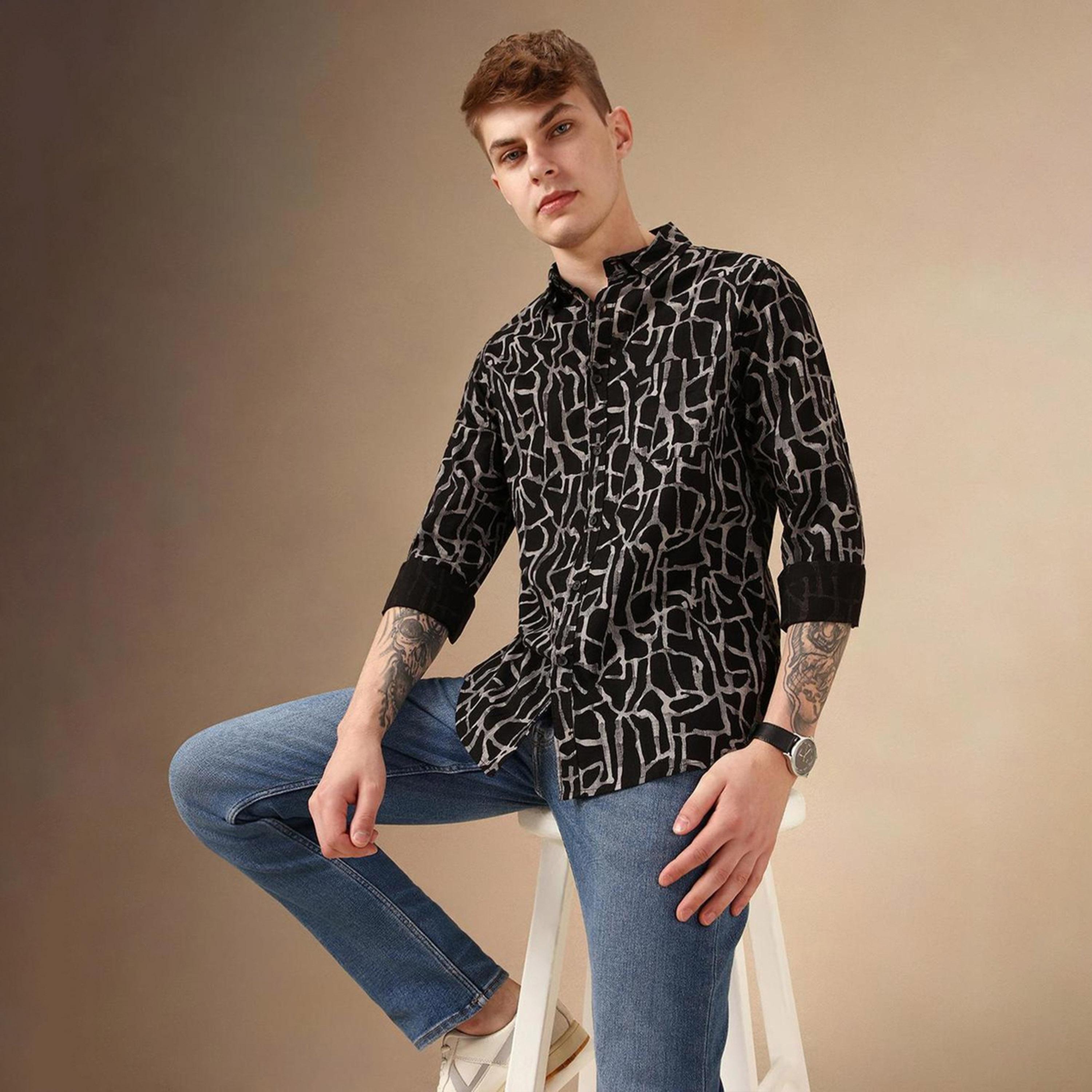 دينيس لينغو× ستايلي-  قميص أسود كاجوال من القطن المطبوع ياقة واسعة-men-clothing-shirts-image-2