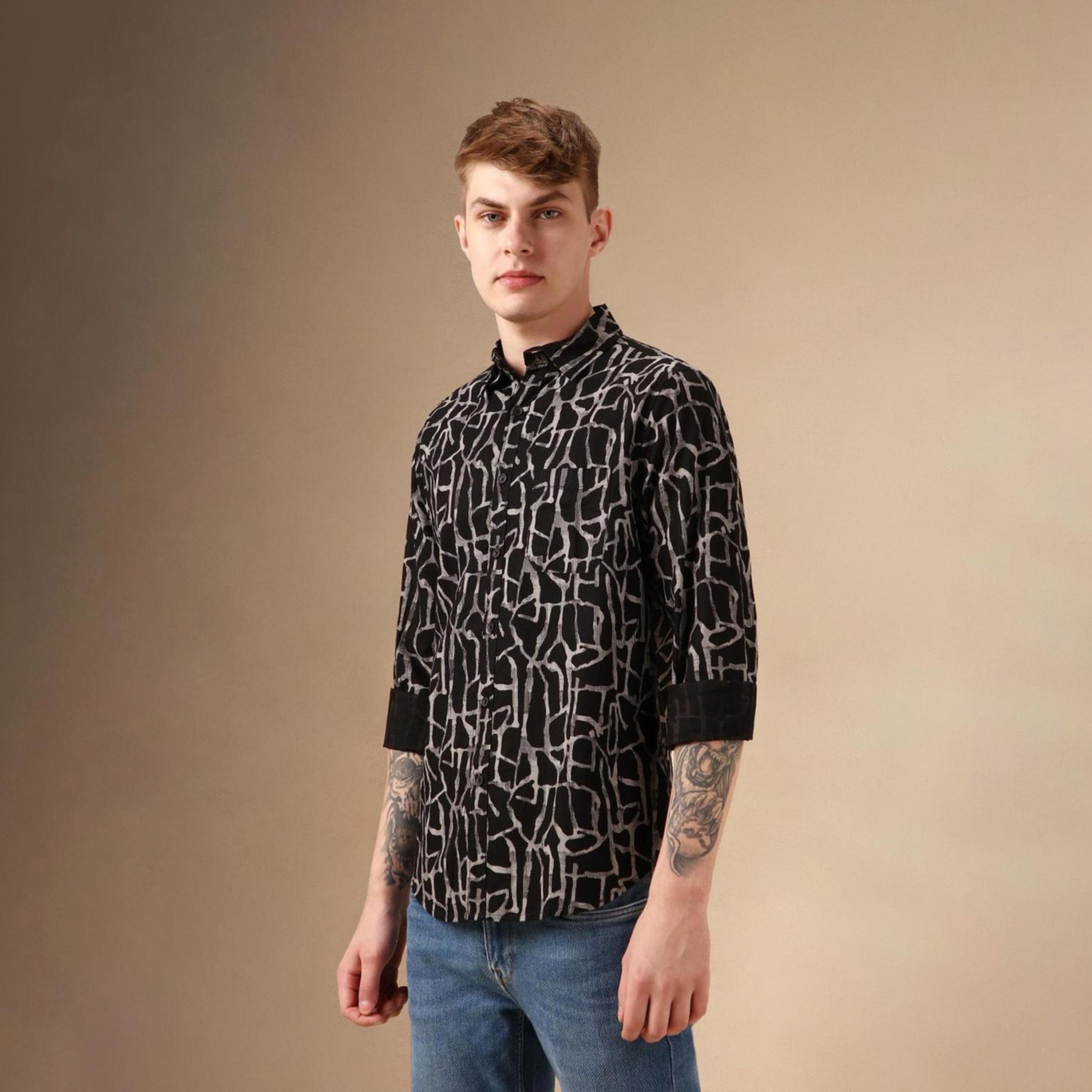 دينيس لينغو× ستايلي-  قميص أسود كاجوال من القطن المطبوع ياقة واسعة-men-clothing-shirts-image-5