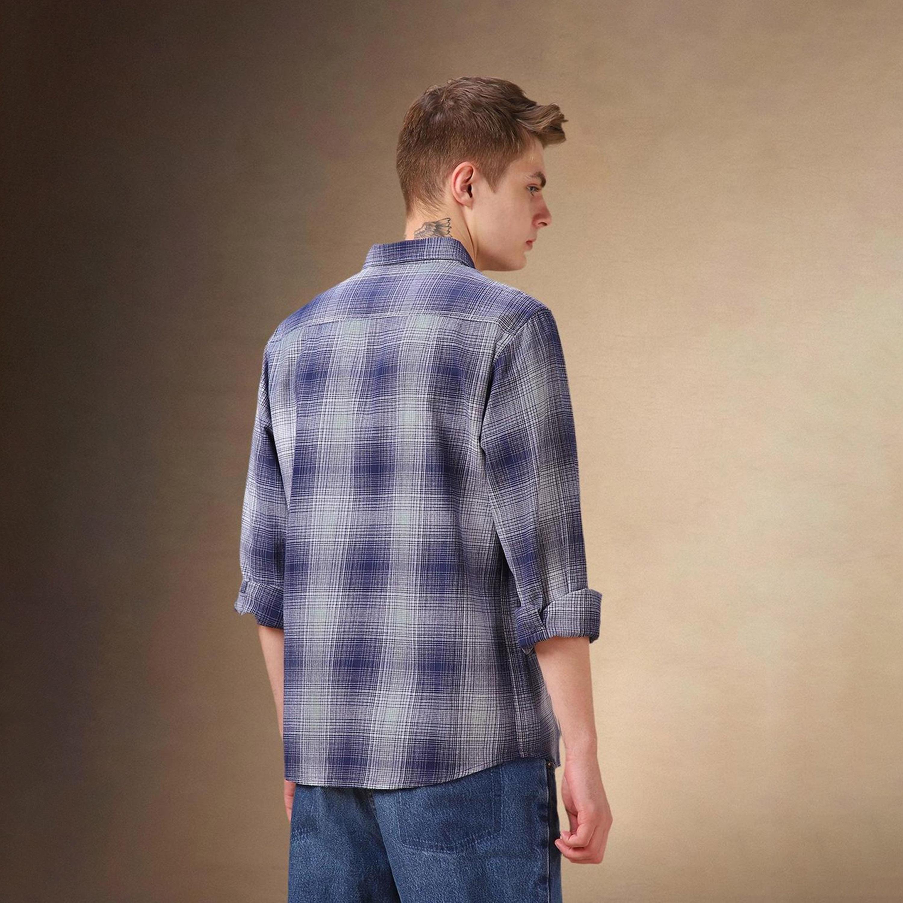 دينيس لينغو× ستايلي-  قميص كاجوال من قطن الترتان ياقة بأزرار سفلية باللون الأزرق-men-clothing-shirts-image-4