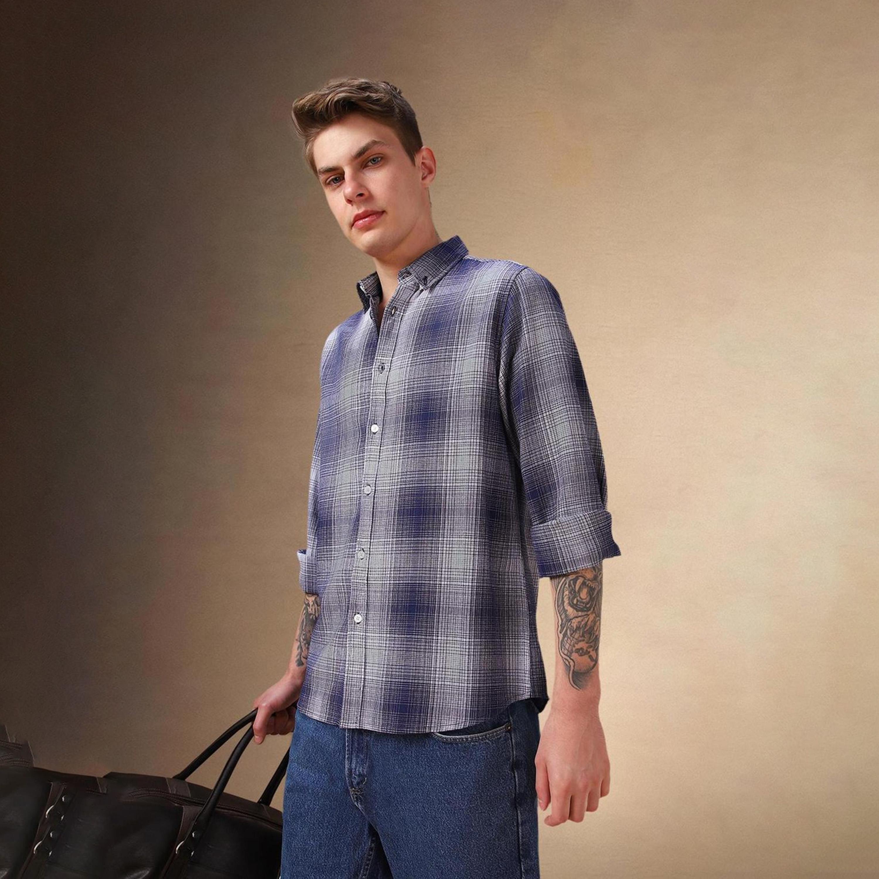 دينيس لينغو× ستايلي-  قميص كاجوال من قطن الترتان ياقة بأزرار سفلية باللون الأزرق-men-clothing-shirts-image-5