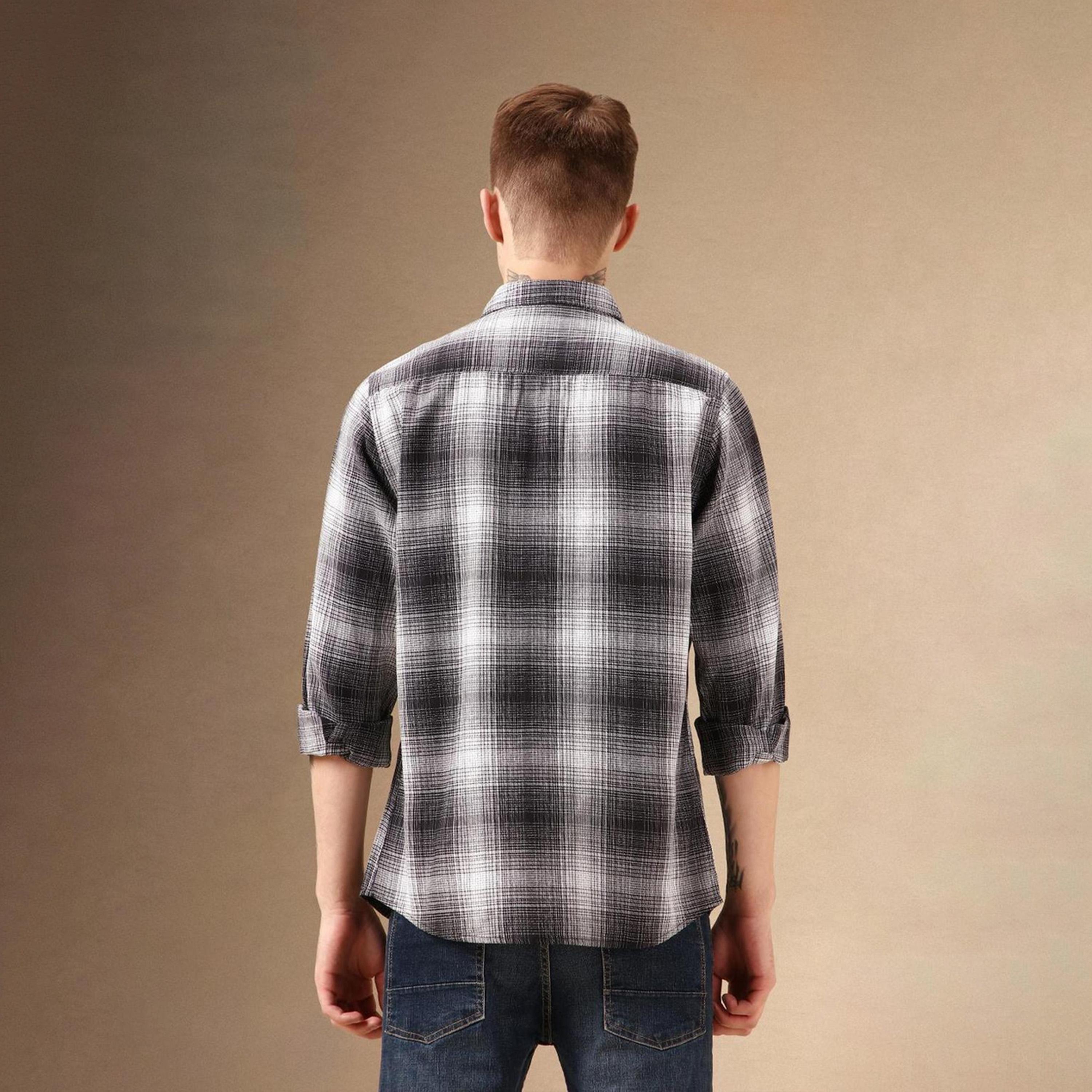 دينيس لينغو× ستايلي-  قميص أسود كاجوال من القطن ياقة مربعة وأزرار سفلية قماش ترتان-men-clothing-shirts-image-6
