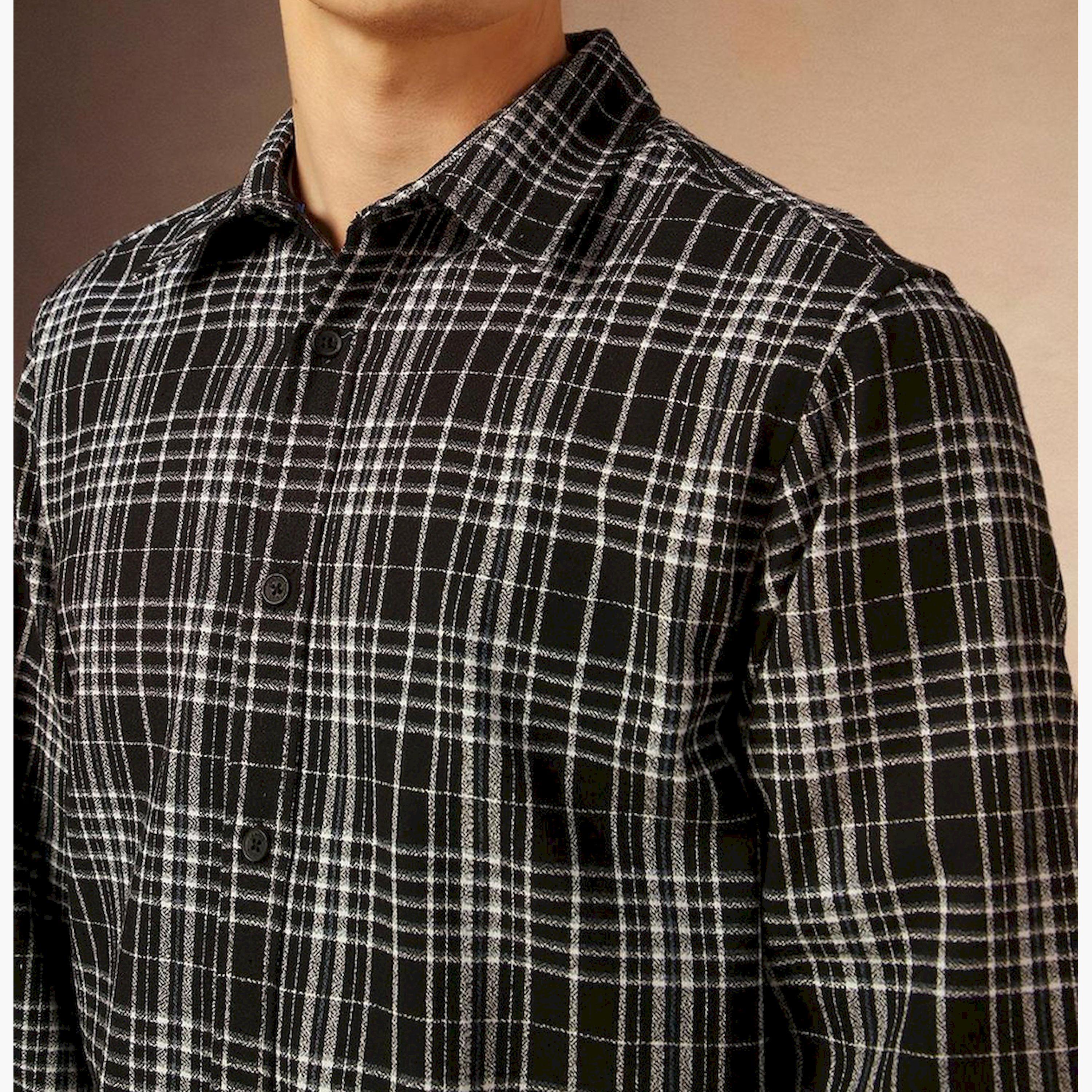 دينيس لينغو× ستايلي-  قميص كاجوال من القطن ياقة واسعة باللون الأسود-men-clothing-shirts-image-3