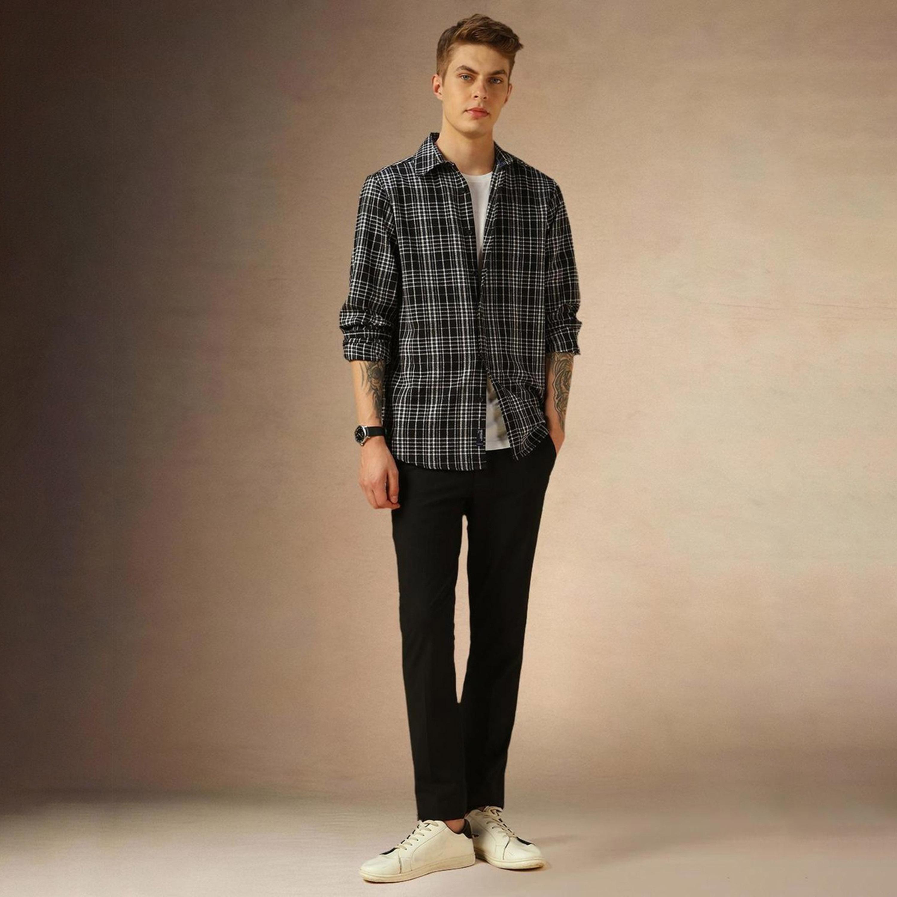 دينيس لينغو× ستايلي-  قميص كاجوال من القطن ياقة واسعة باللون الأسود-men-clothing-shirts-image-4