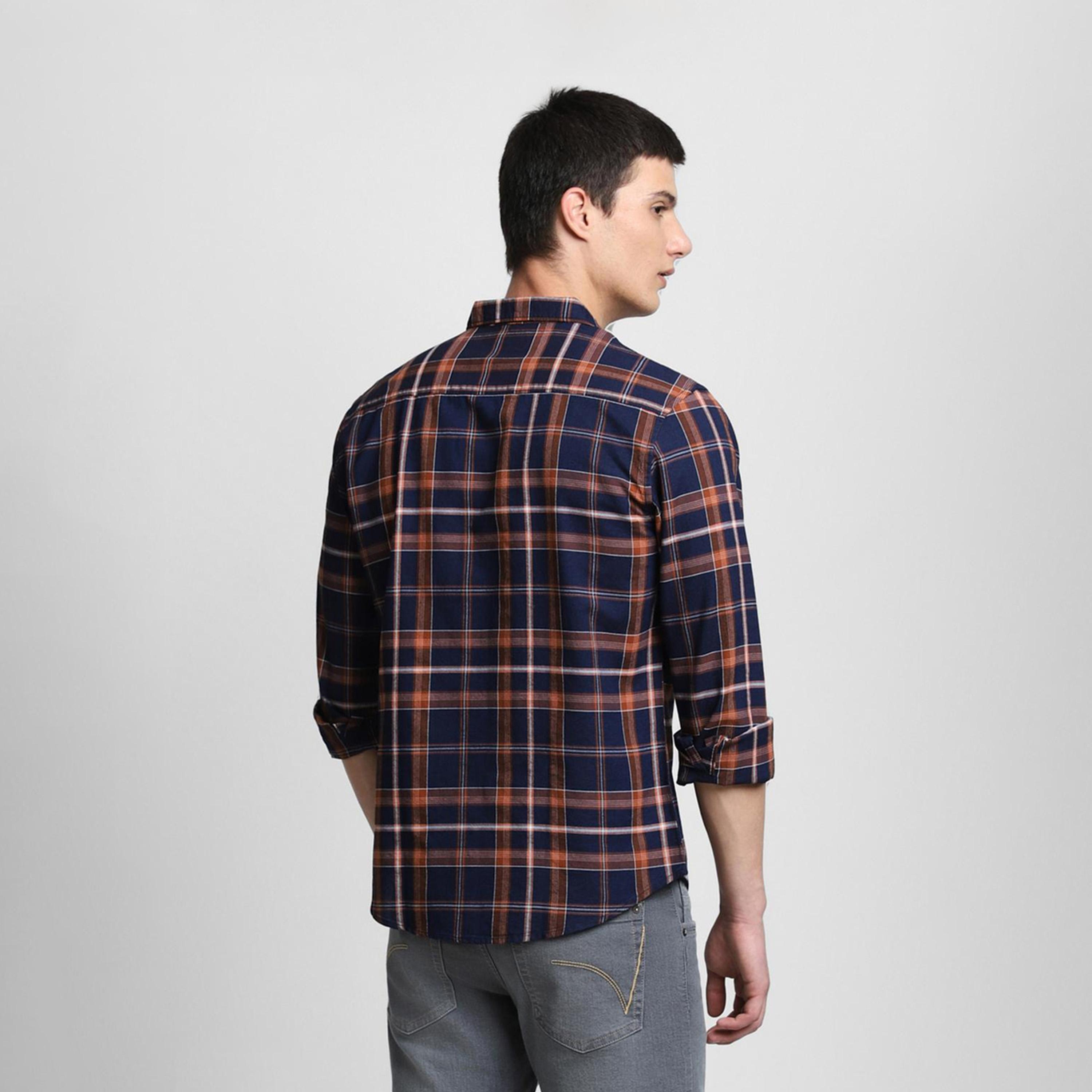 دينيس لينغو× ستايلي-  قميص كاجوال بمربعات من الترتان بقصة ضيقة-men-clothing-shirts-image-3