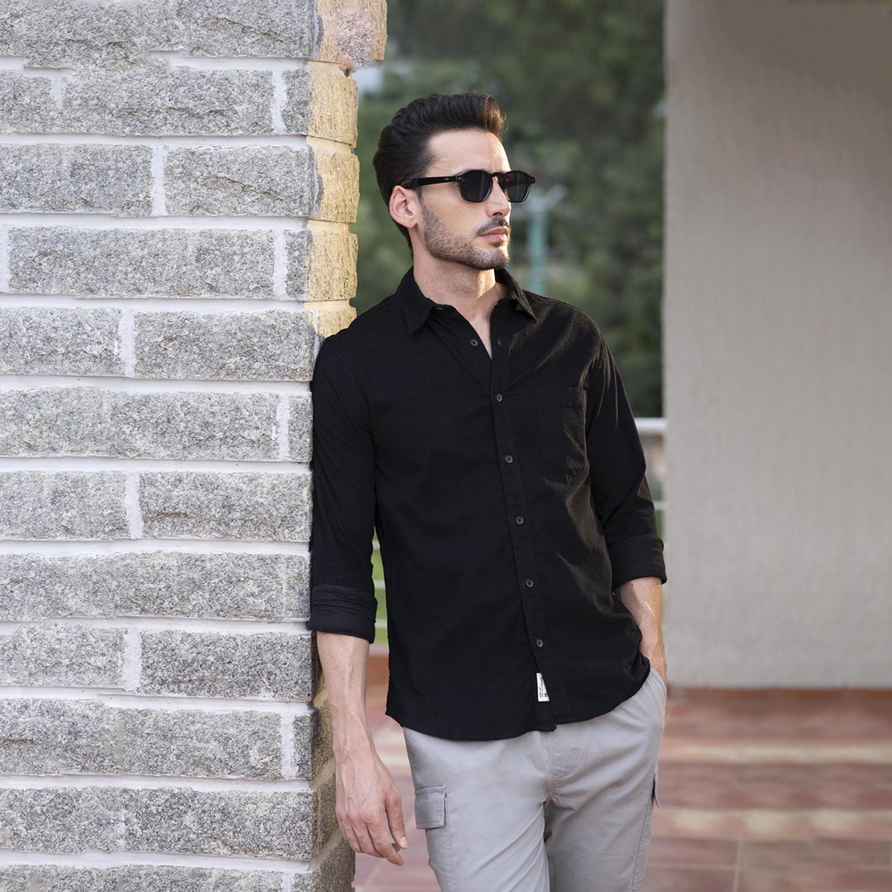 دينيس لينغو× ستايلي-  قميص أسود كاجوال بقصة ضيقة-men-clothing-shirts-image-1