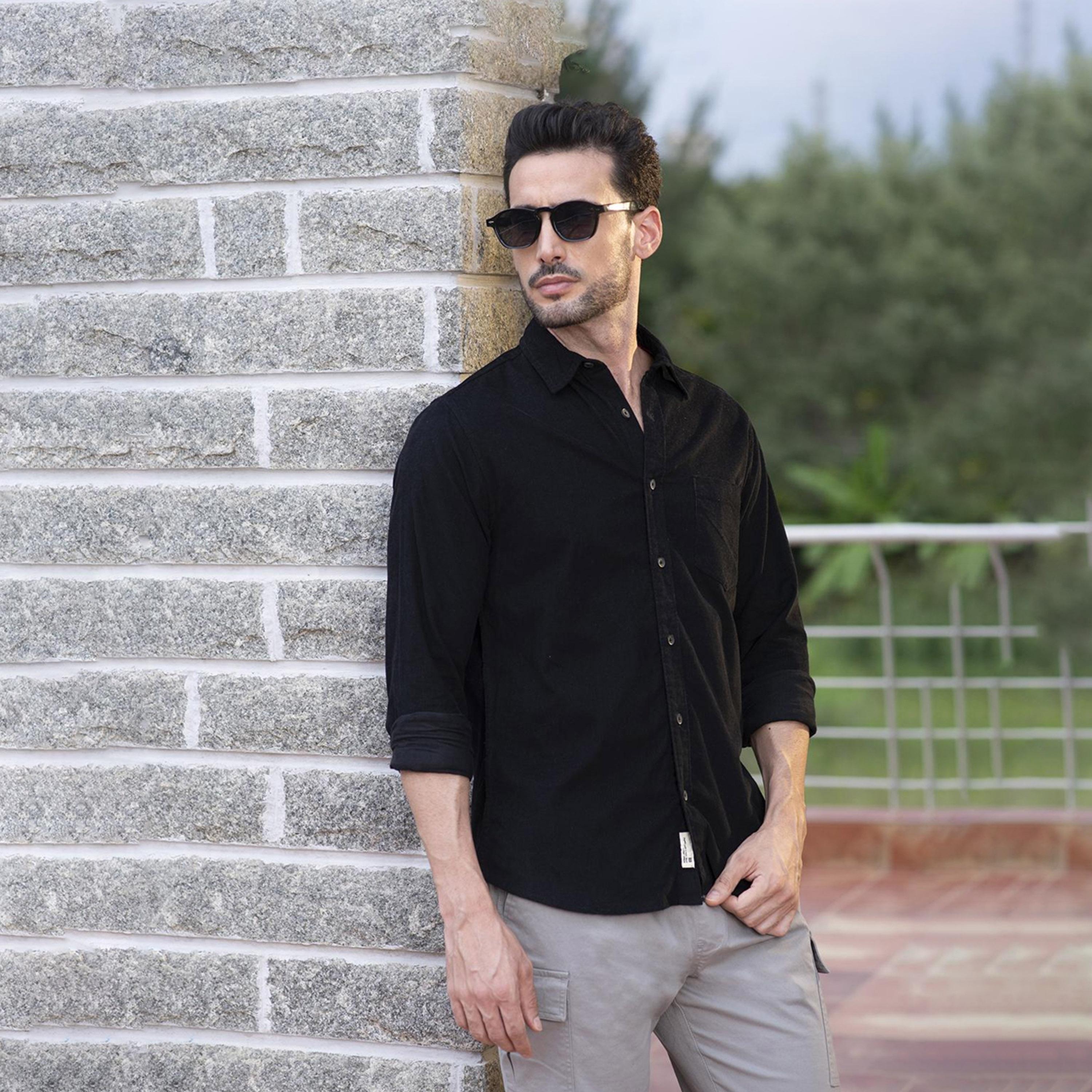 دينيس لينغو× ستايلي-  قميص أسود كاجوال بقصة ضيقة-men-clothing-shirts-image-2