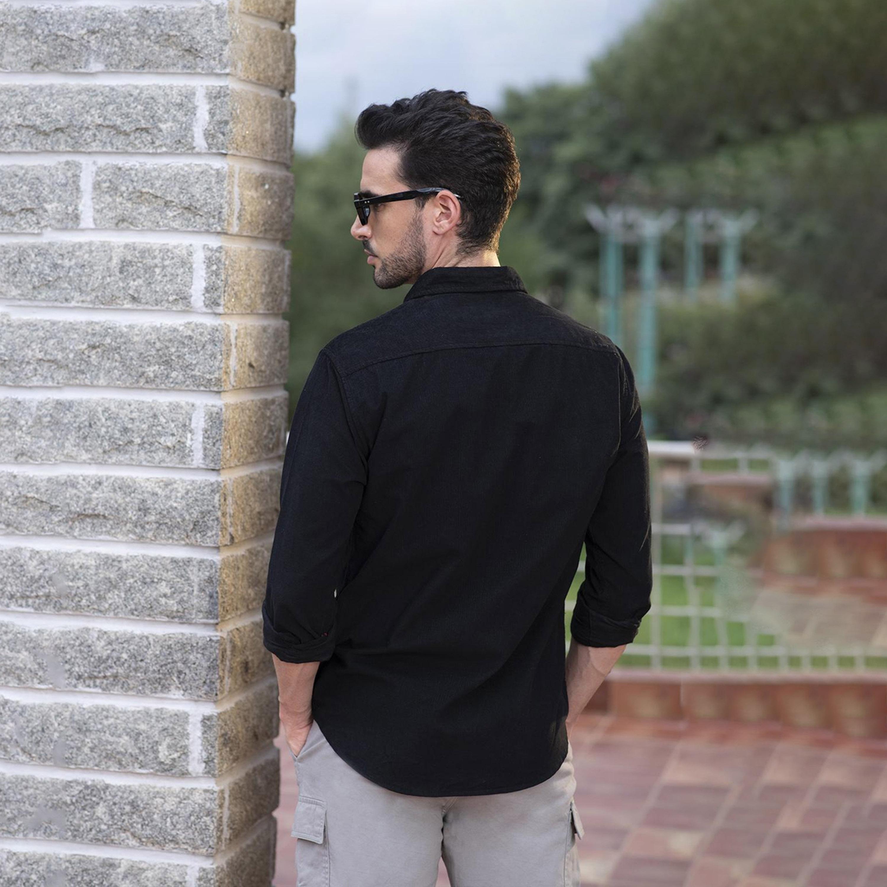 دينيس لينغو× ستايلي-  قميص أسود كاجوال بقصة ضيقة-men-clothing-shirts-image-4