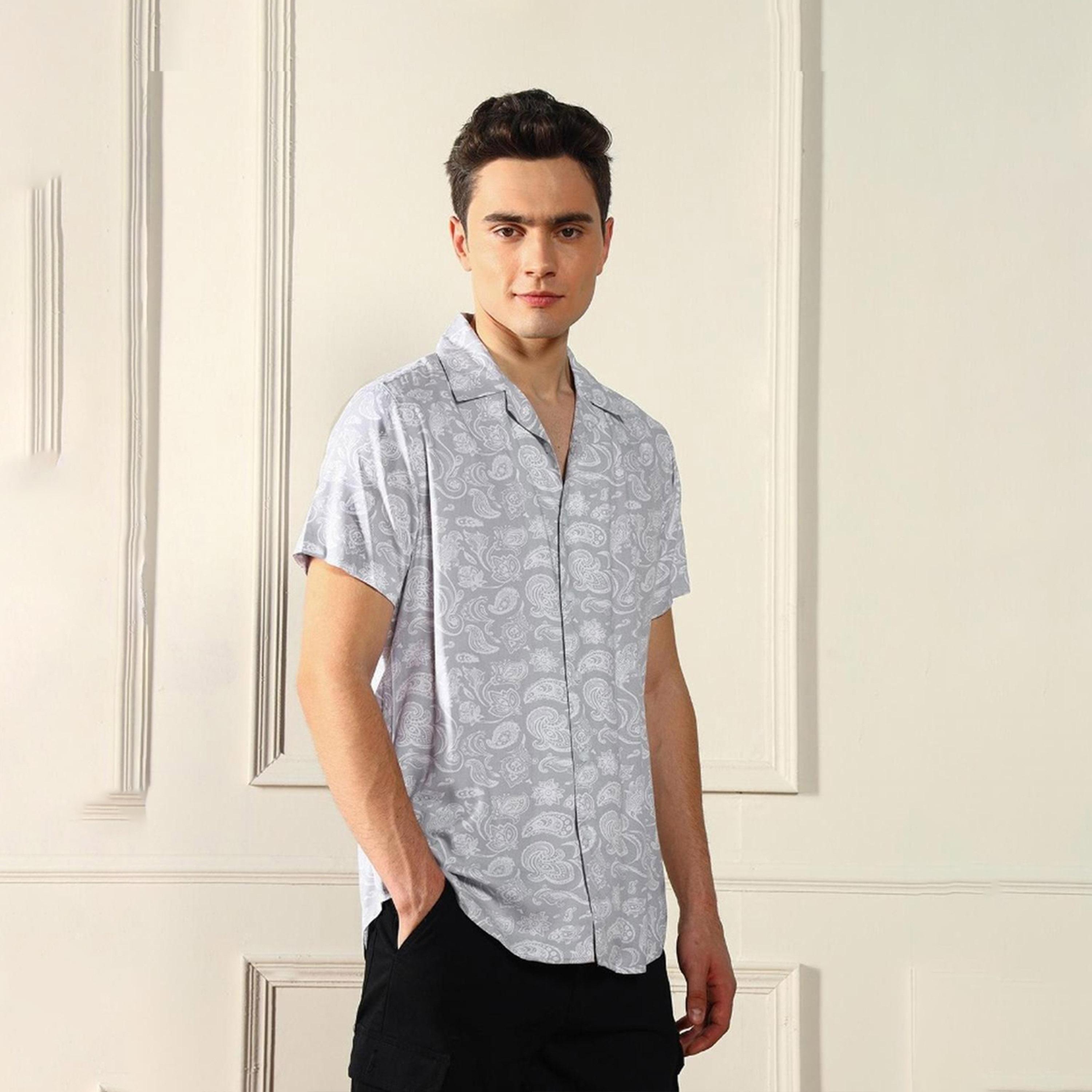 دينيس لينغو× ستايلي-  قميص كاجوال بزخارف عرقية رمادية اللون وياقة كوبية مطبوعة-men-clothing-shirts-image-1