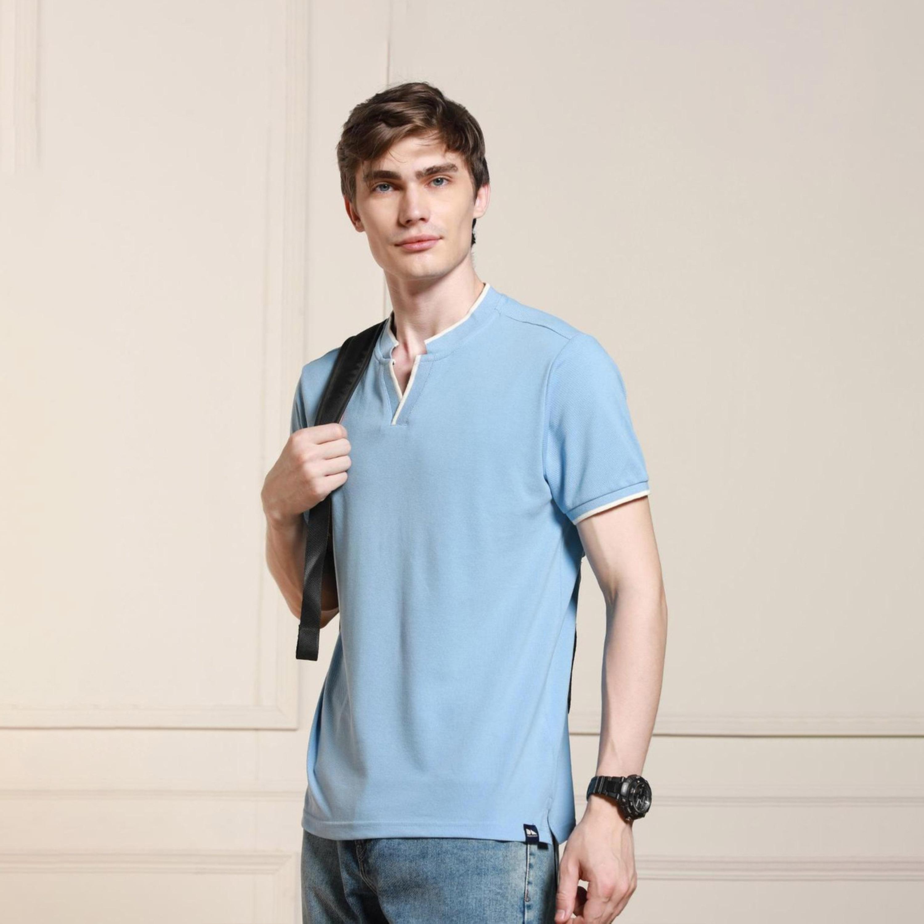 دينيس لينغو× ستايلي-  تي شيرت قطن بقصة عادية وأكمام قصيرة ورقبة هينلي باللون الأزرق-men-clothing-tshirtsandpolos-tshirts-image-7