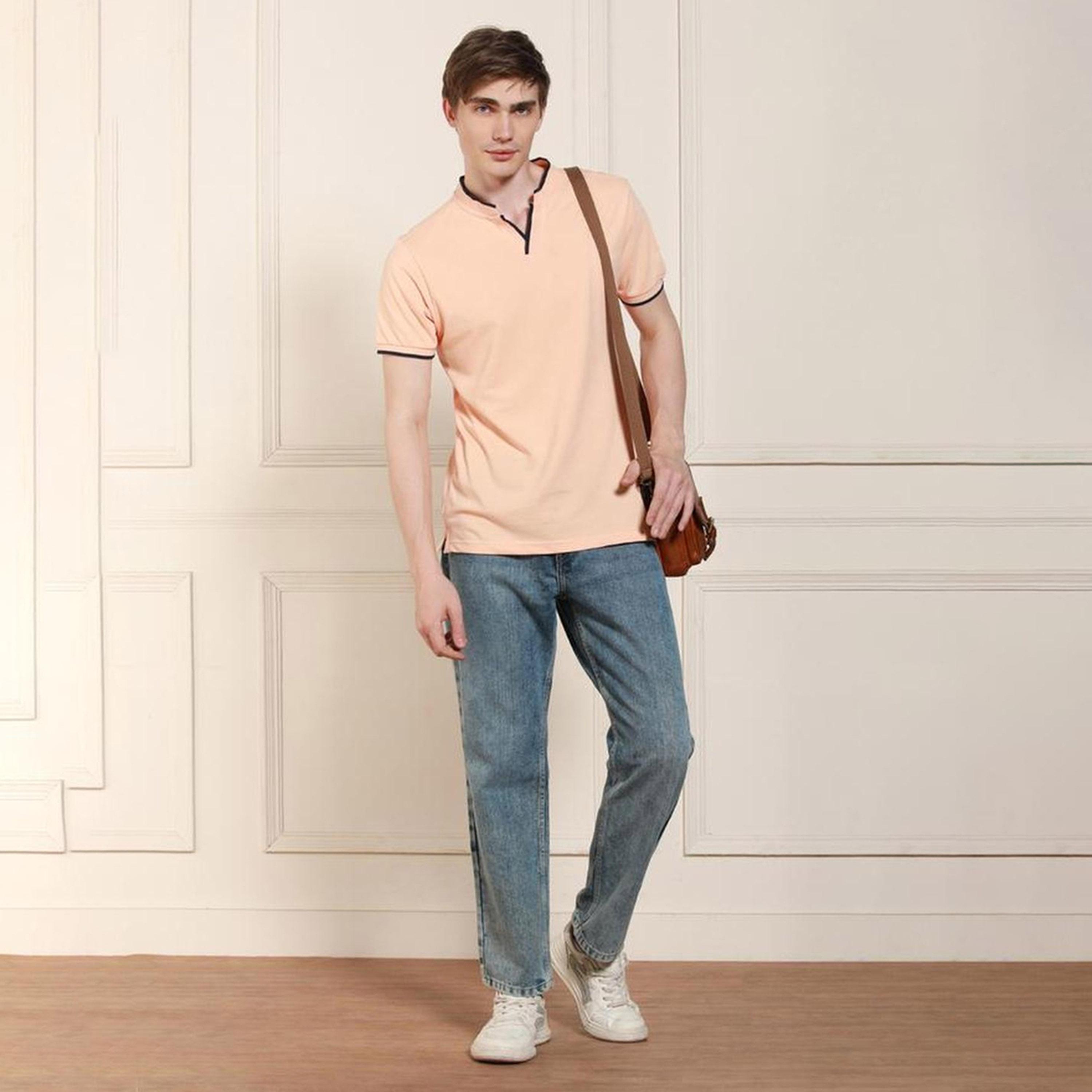 دينيس لينغو× ستايلي-  تي شيرت سادة بأكمام قصيرة وياقة ماندرين بلون الخوخ-men-clothing-tshirtsandpolos-tshirts-image-2