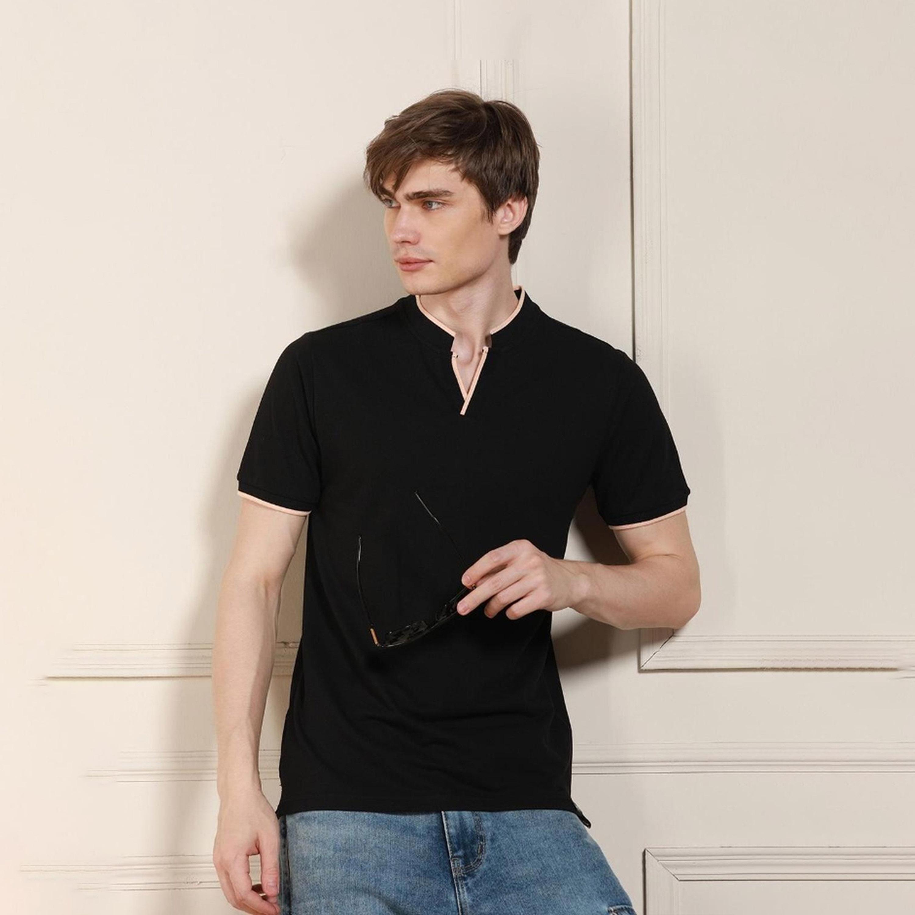 دينيس لينغو× ستايلي-  تي شيرت أسود ياقة ماندرين وأكمام قصيرة-men-clothing-tshirtsandpolos-tshirts-image-1