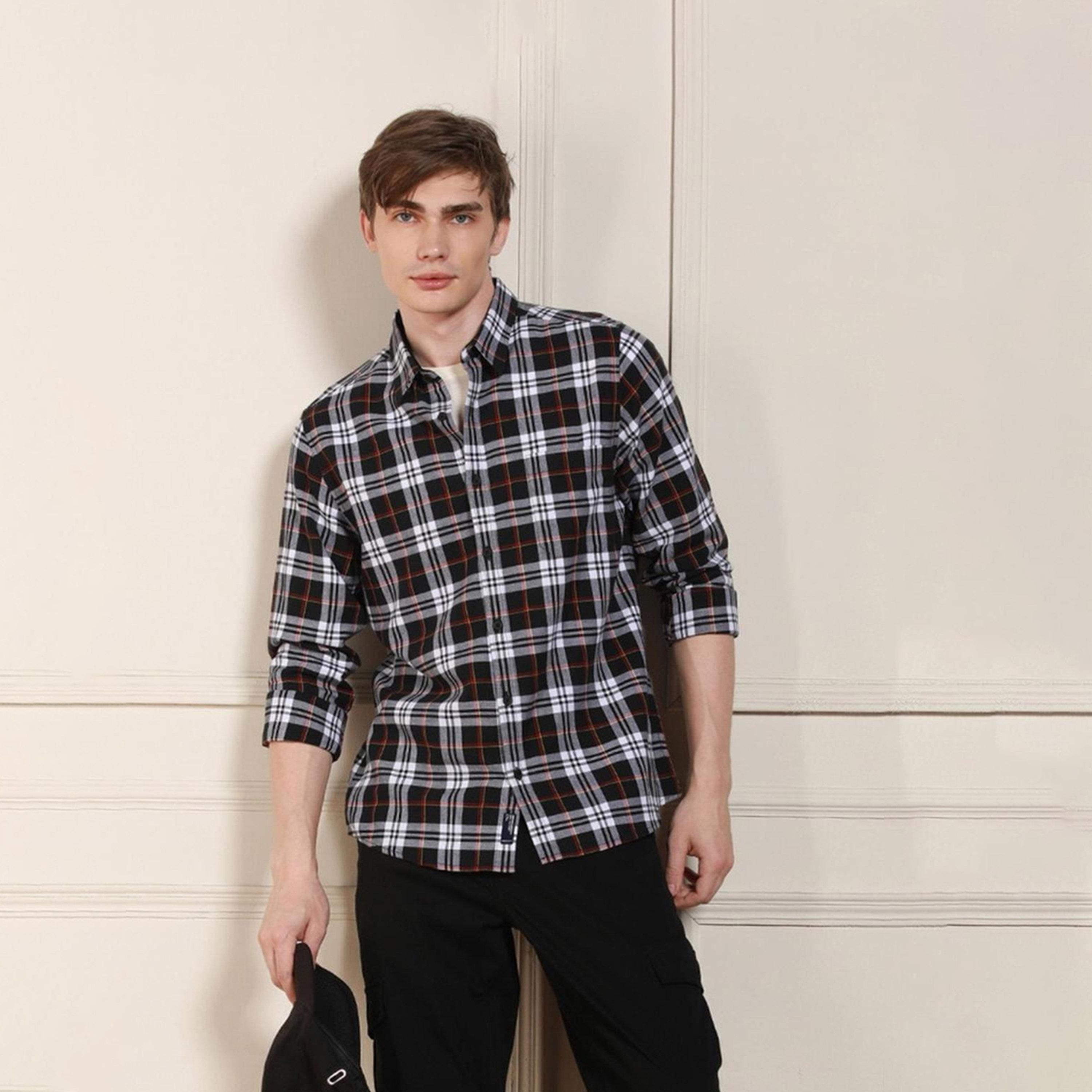 دينيس لينغو× ستايلي-  قميص كاجوال من قطن الترتان الأسود-men-clothing-shirts-image-2