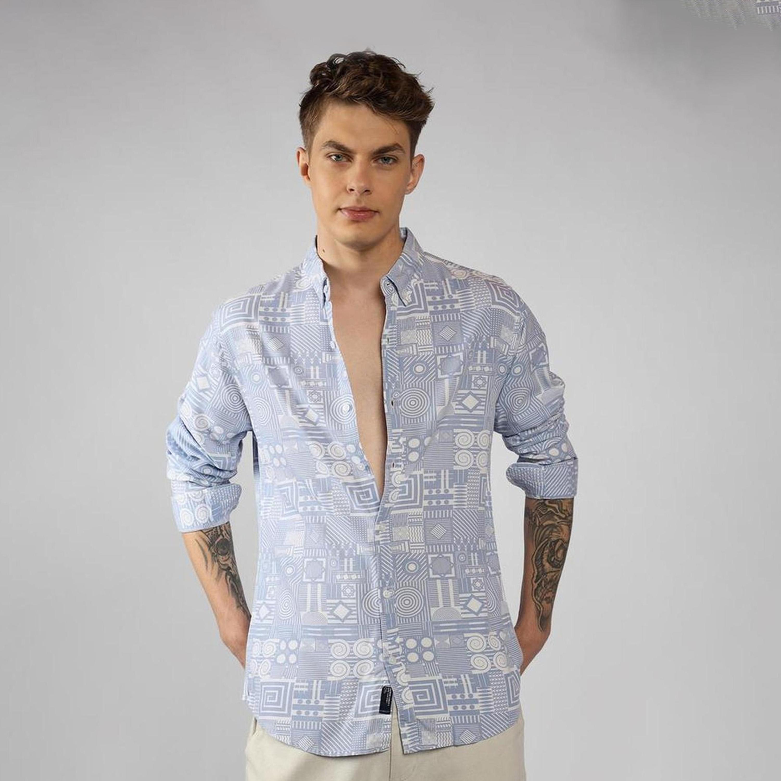 دينيس لينغو× ستايلي-  قميص كاجوال ياقة واسعة ومطبوع بزخارف عرقية-men-clothing-shirts-image-1