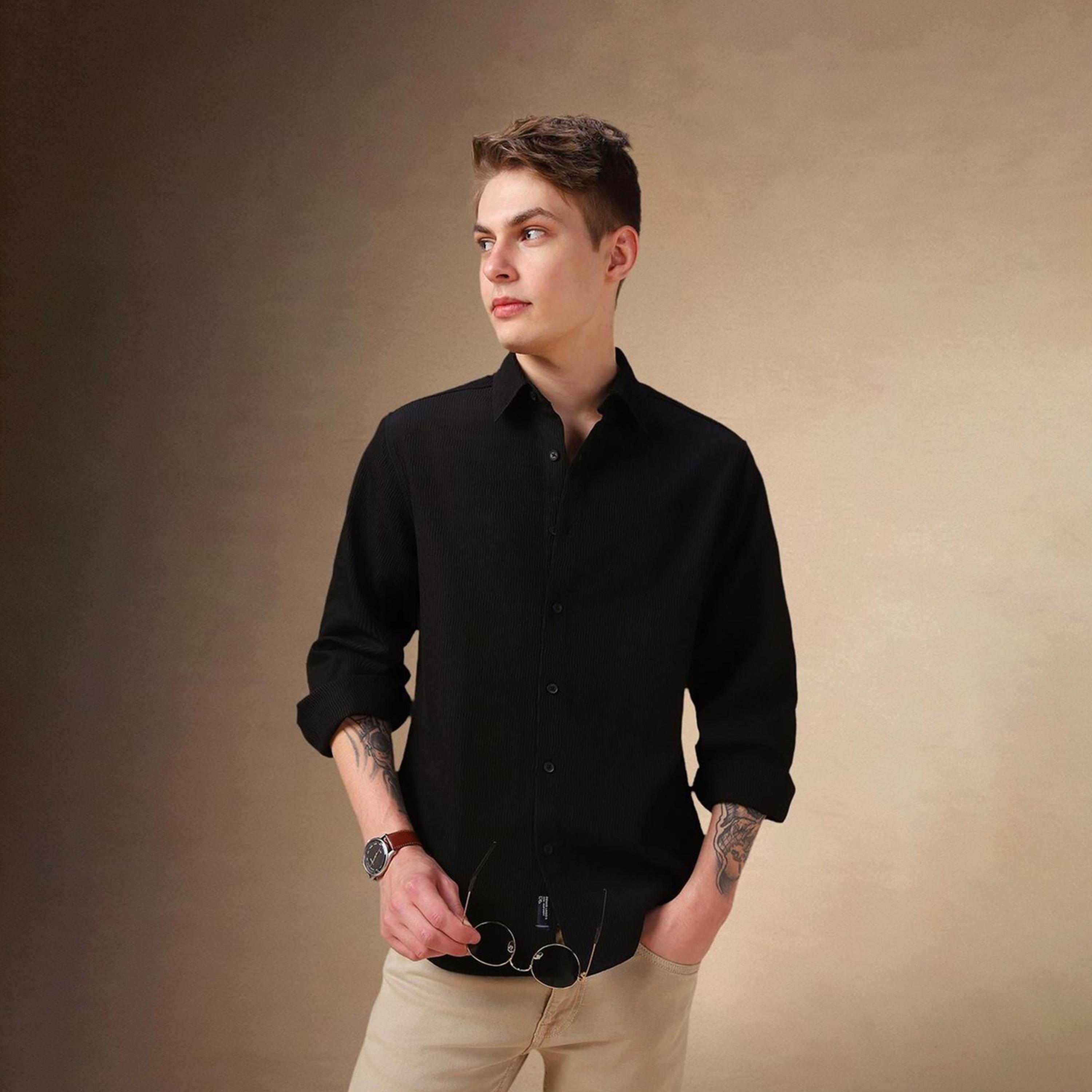 دينيس لينغو× ستايلي-  قميص كاجوال من القطن السادة ياقة واسعة باللون الأسود-men-clothing-shirts-image-3