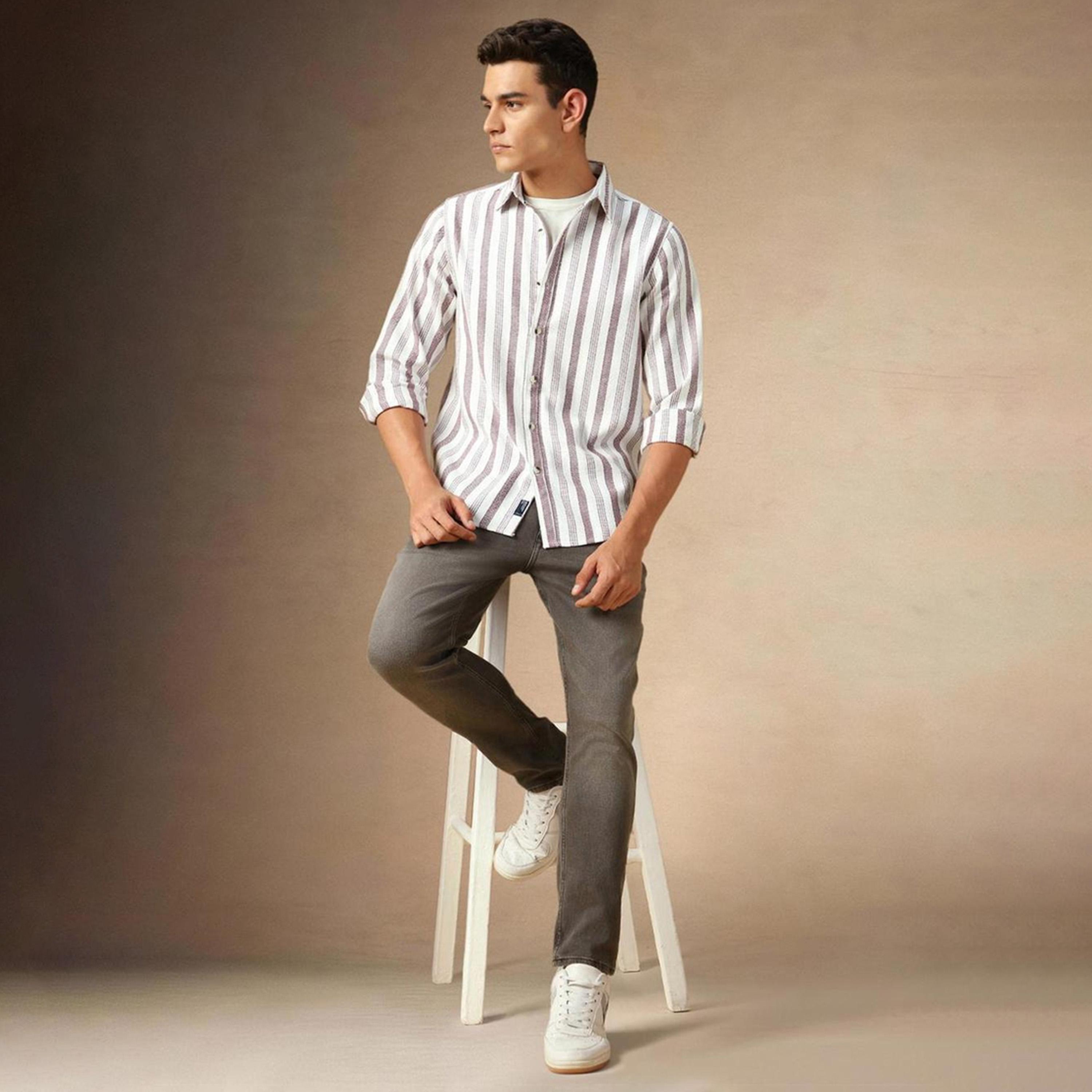 دينيس لينغو× ستايلي-  قميص كاجوال مخطط غير شفاف لون أبيض-men-clothing-shirts-image-1