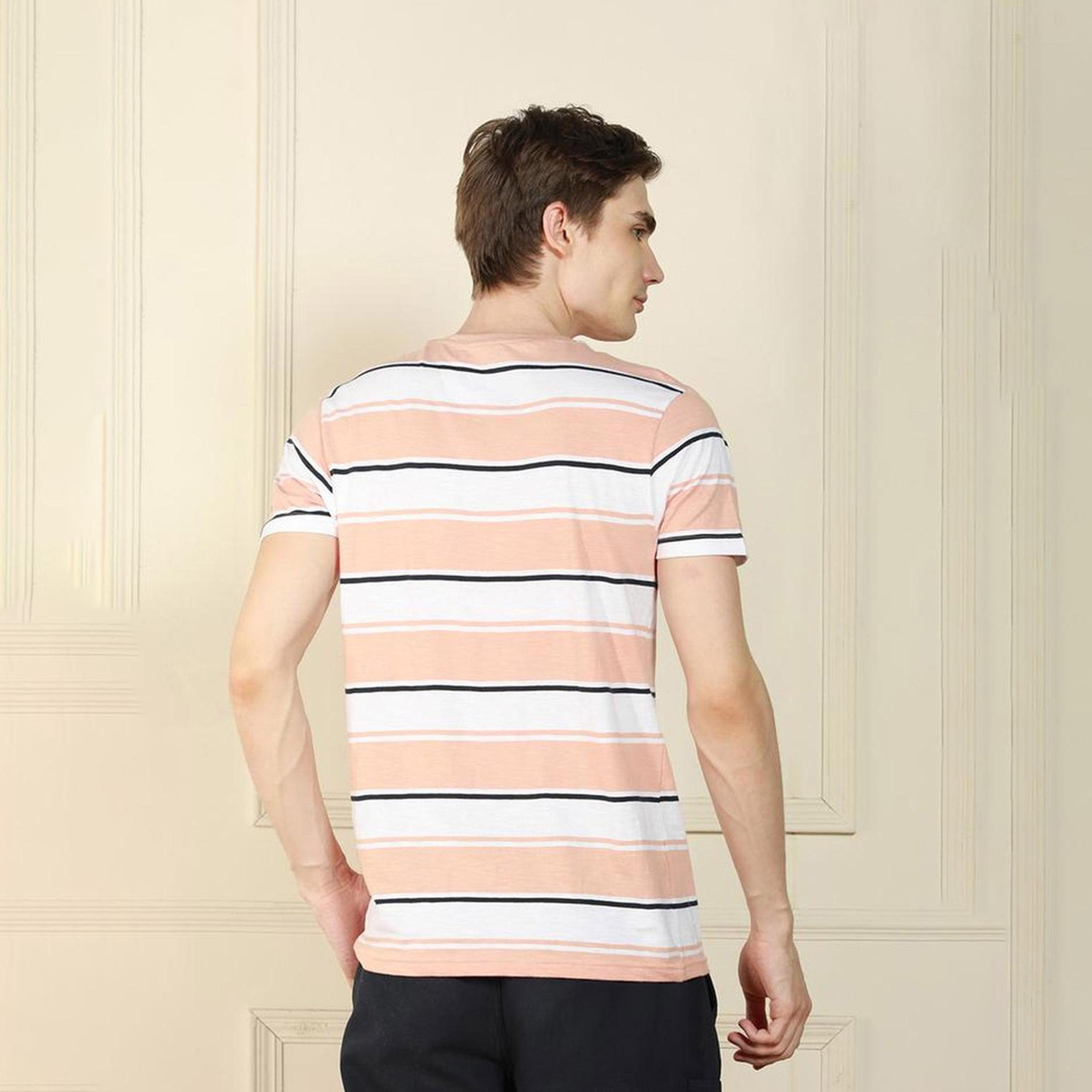 دينيس لينغو× ستايلي-  تي شيرت رجالي بغطاء رأس برقبة دائرية وقصة عادية مخططة لون خوخي-men-clothing-tshirtsandpolos-tshirts-image-5