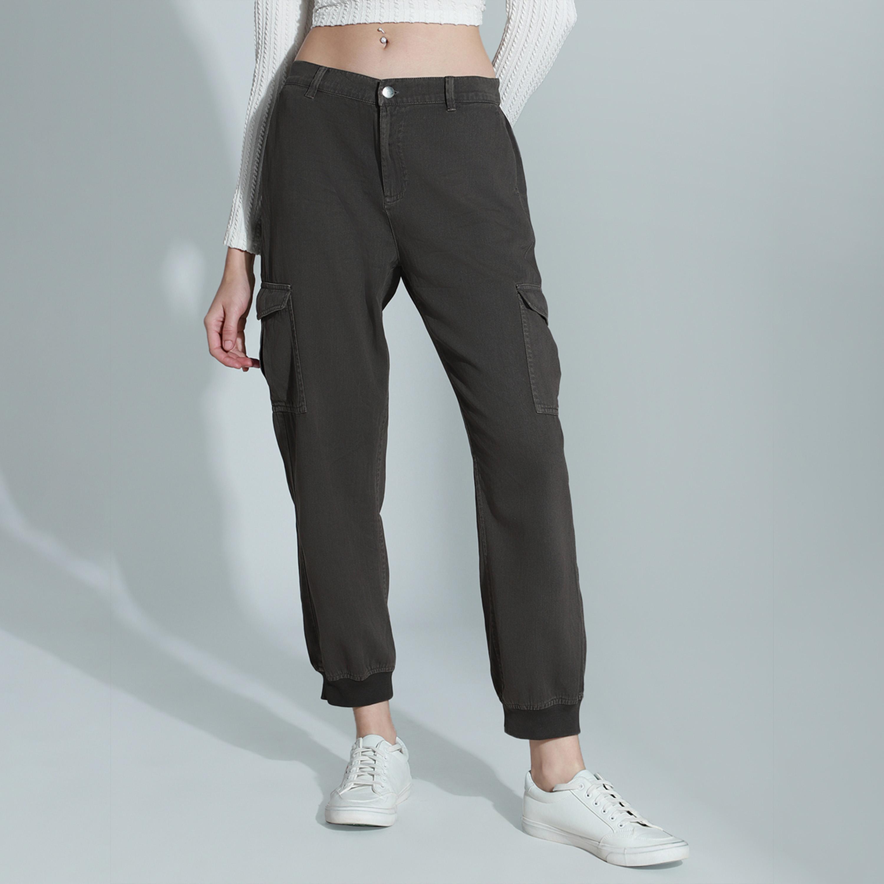 هاي ستار × ستايلي - بنطال كارغو بخصر متوسط الارتفاع بقصّة عادية مع جيوب-women-clothing-bottoms-trousers-image-1