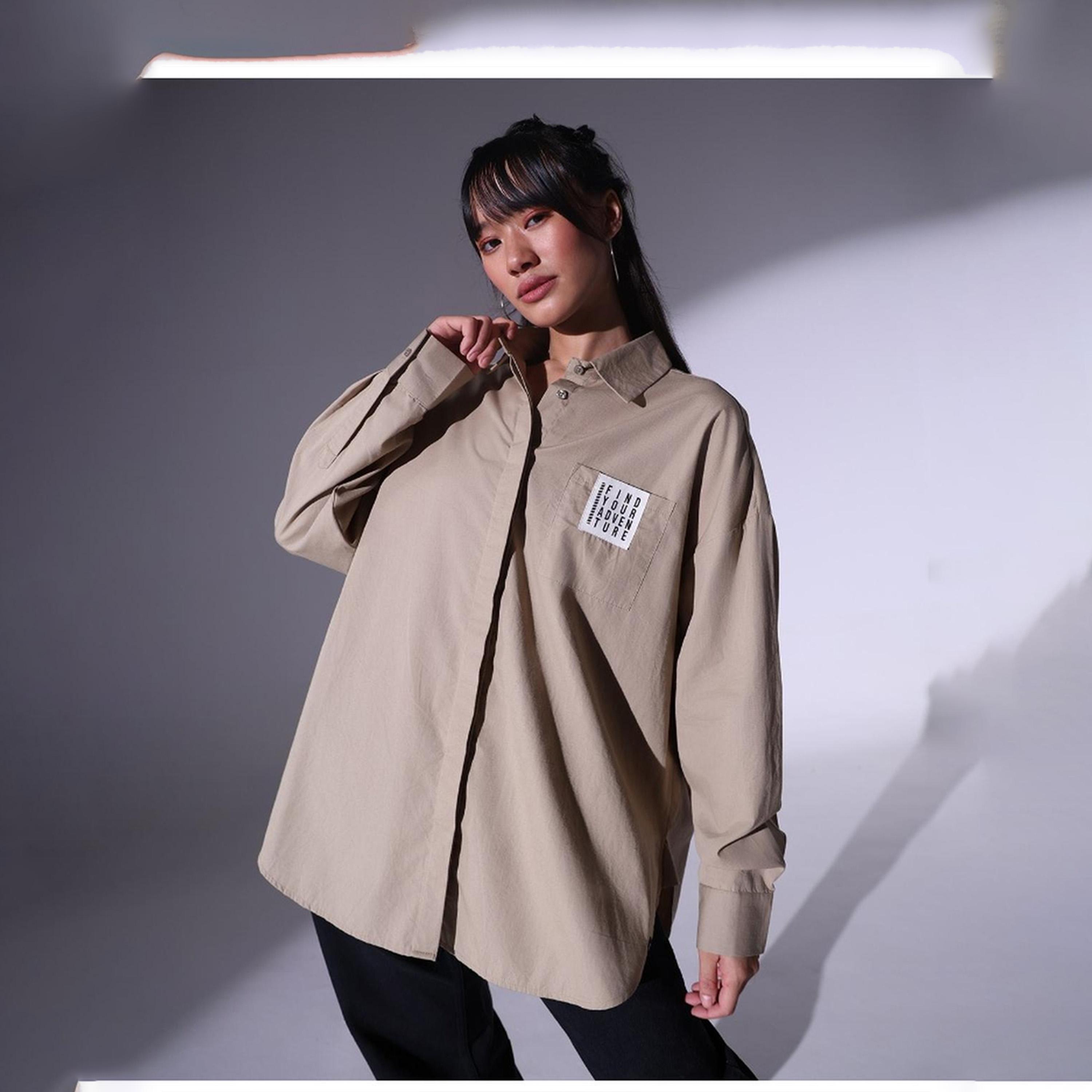 هابر هولم × ستايلي - قميص بقصة كبيرة الحجم وياقة متباعدة وتفاصيل رقعة-women-clothing-shirtsandblouses-shirts-image-1