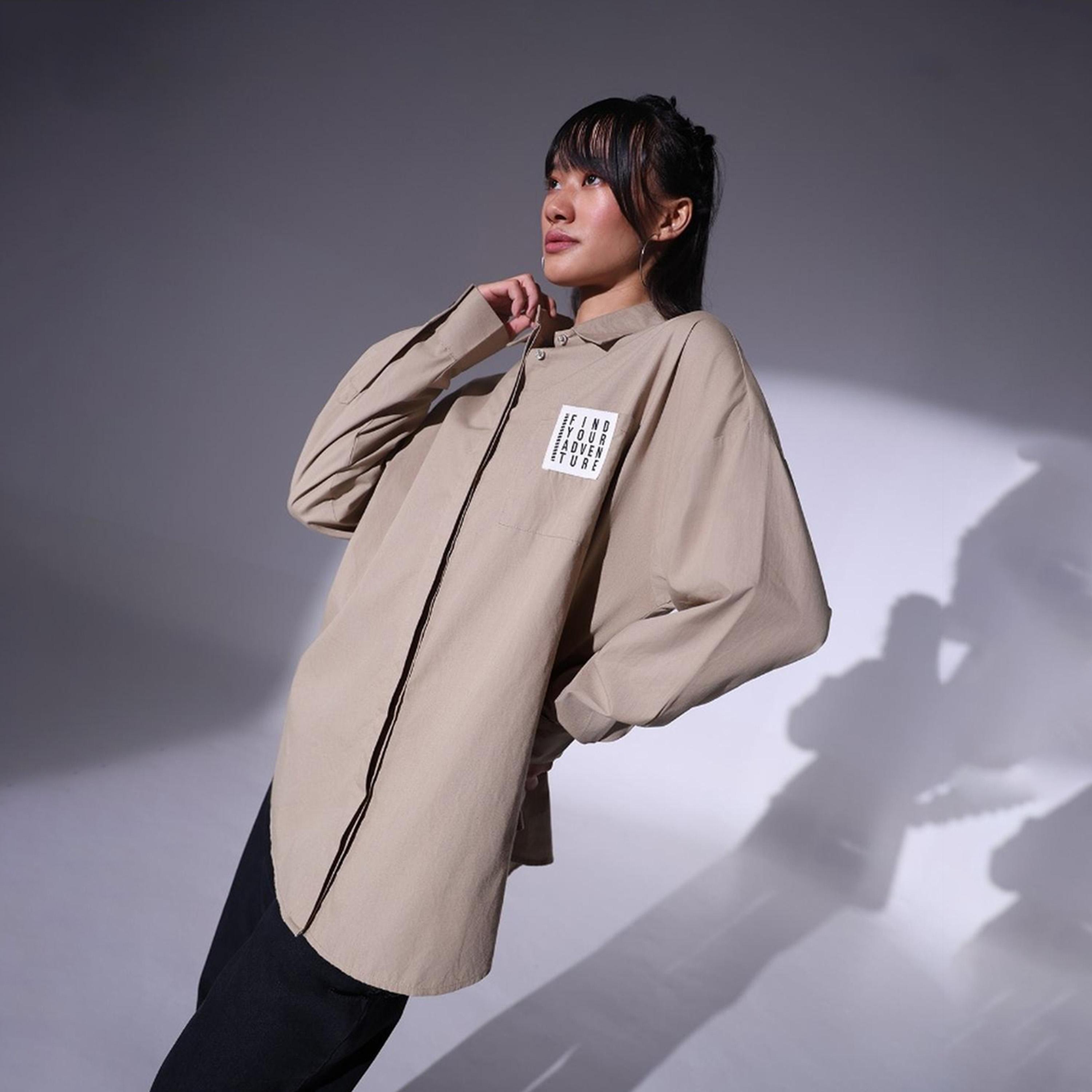 هابر هولم × ستايلي - قميص بقصة كبيرة الحجم وياقة متباعدة وتفاصيل رقعة-women-clothing-shirtsandblouses-shirts-image-3
