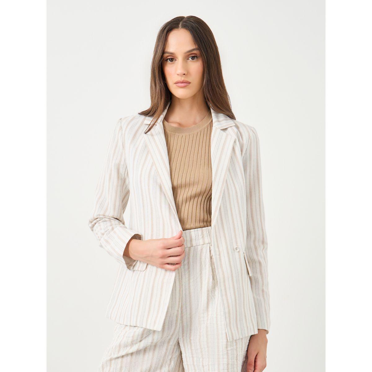 بليزر مخطط بقصة عادية-women-clothing-coatsandjackets-blazers-image-3