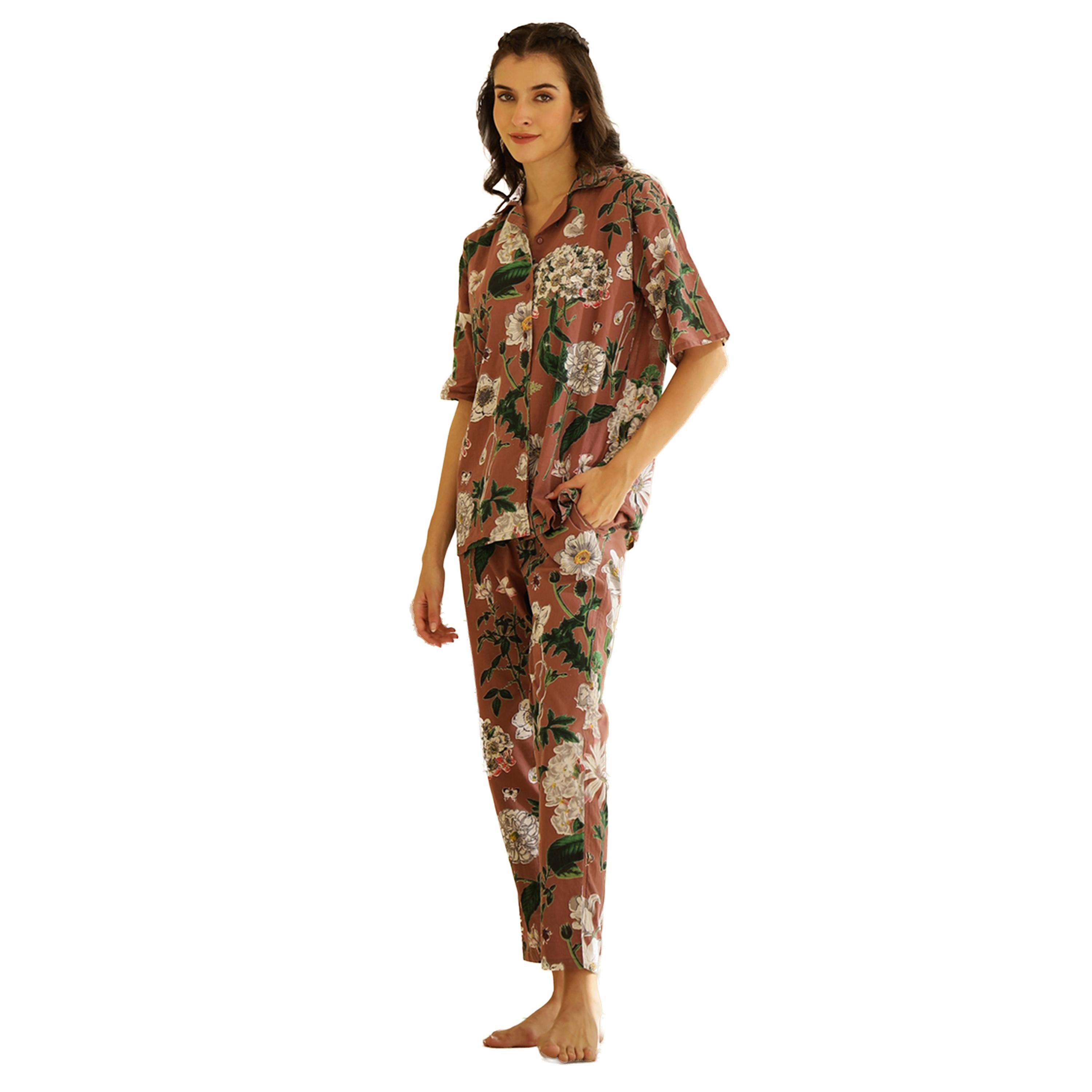 سانسكروتي هومز × ستايلي - طقم قميص وبنطال بيجامة قطني بطبعة زهور-women-clothing-nightwear-pyjamas-longsets-image-1