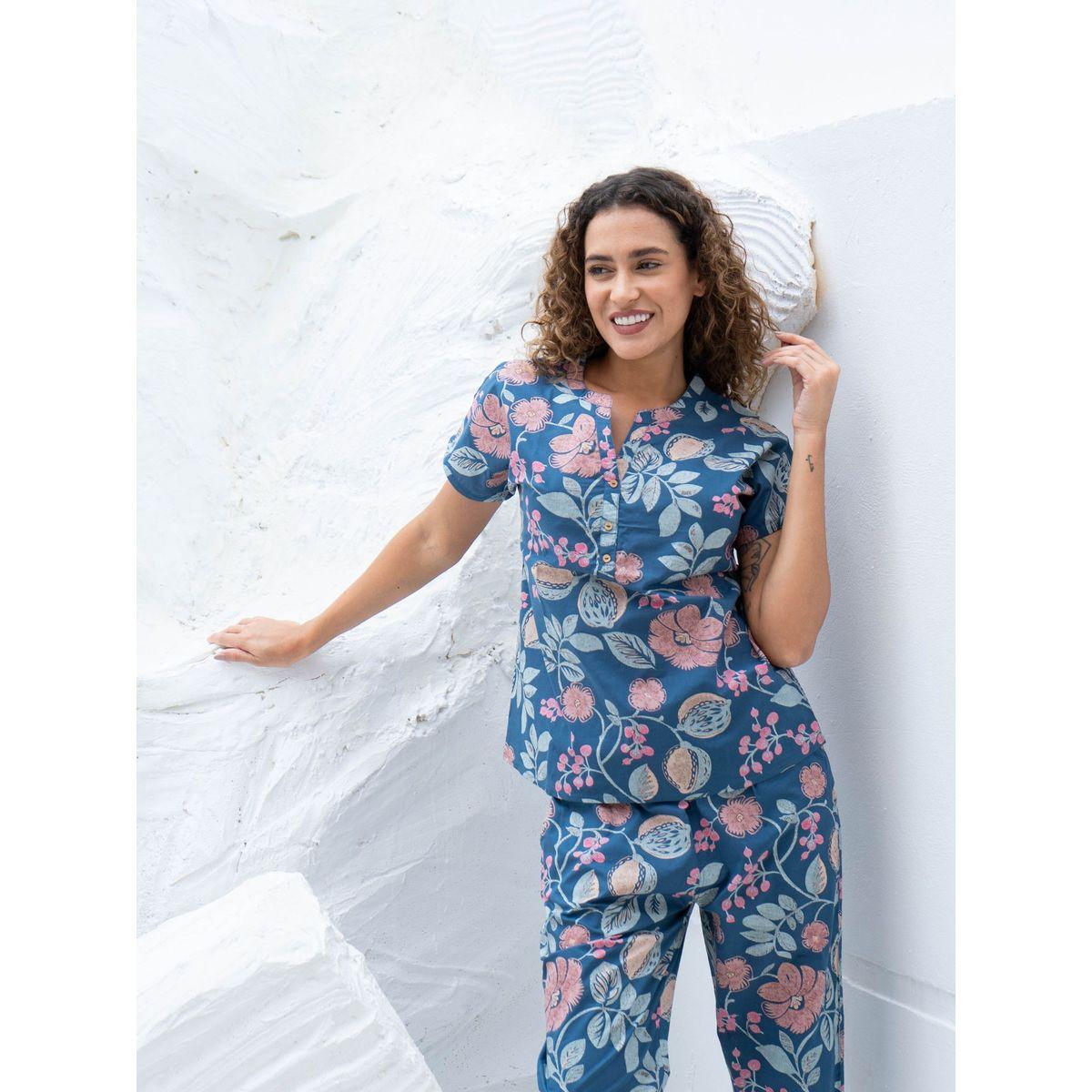 طقم منسق من بنطال وبلوزة قطنية مطبعة-women-clothing-nightwear-pyjamas-longsets-image-3