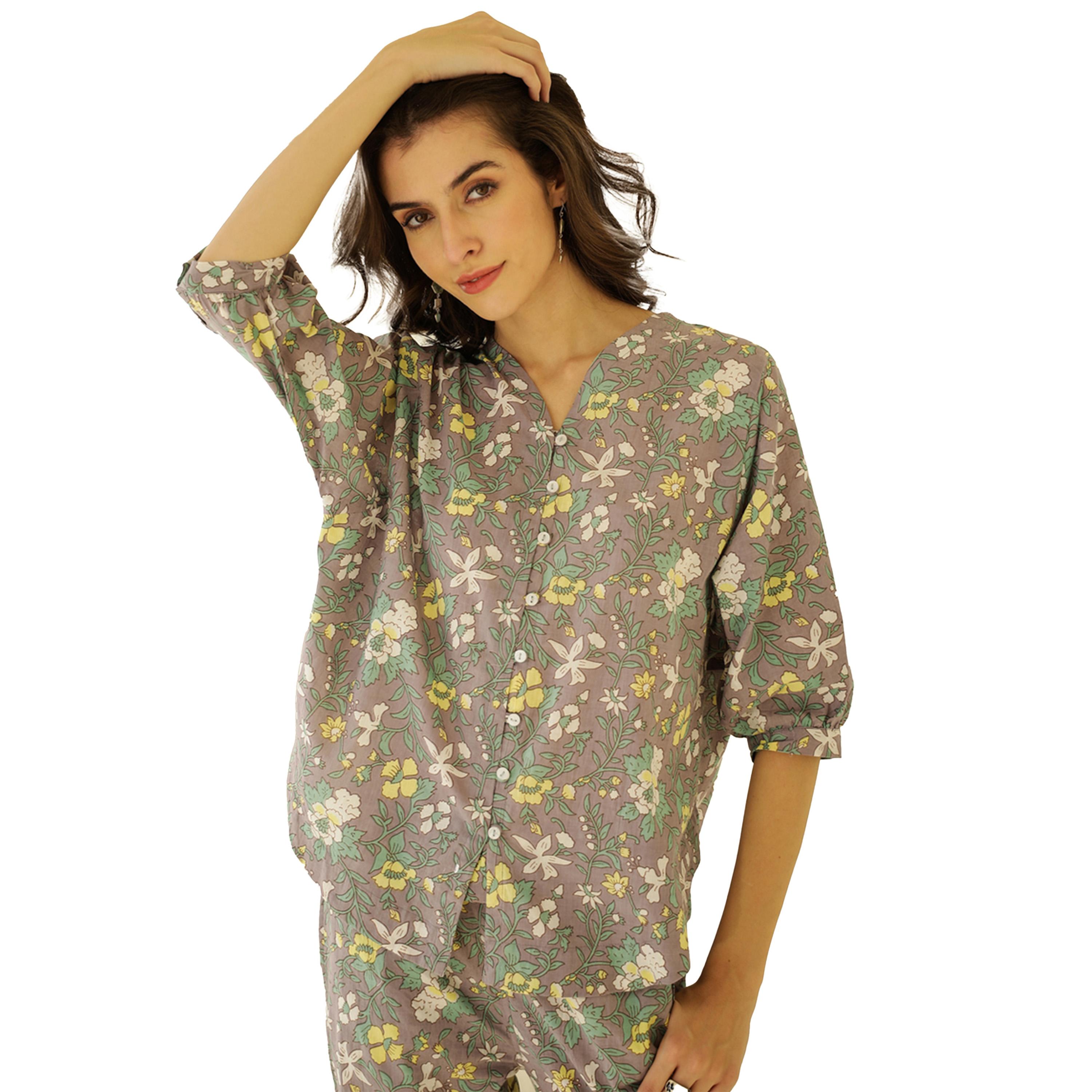 سانسكروتي هومز × ستايلي - طقم قميص قطني مطبوع بياقة V مع بنطال-women-clothing-coordsets-image-5