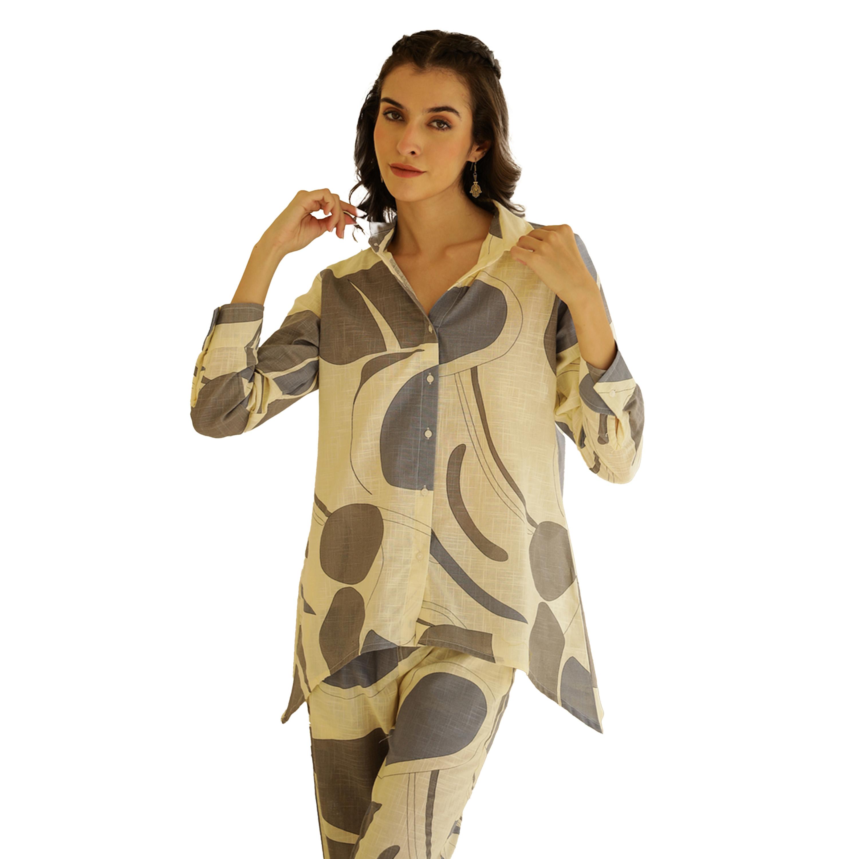 سانسكروتي هومز × ستايلي - طقم قميص مطبوع بياقة واسعة مع بنطال-women-clothing-coordsets-image-6