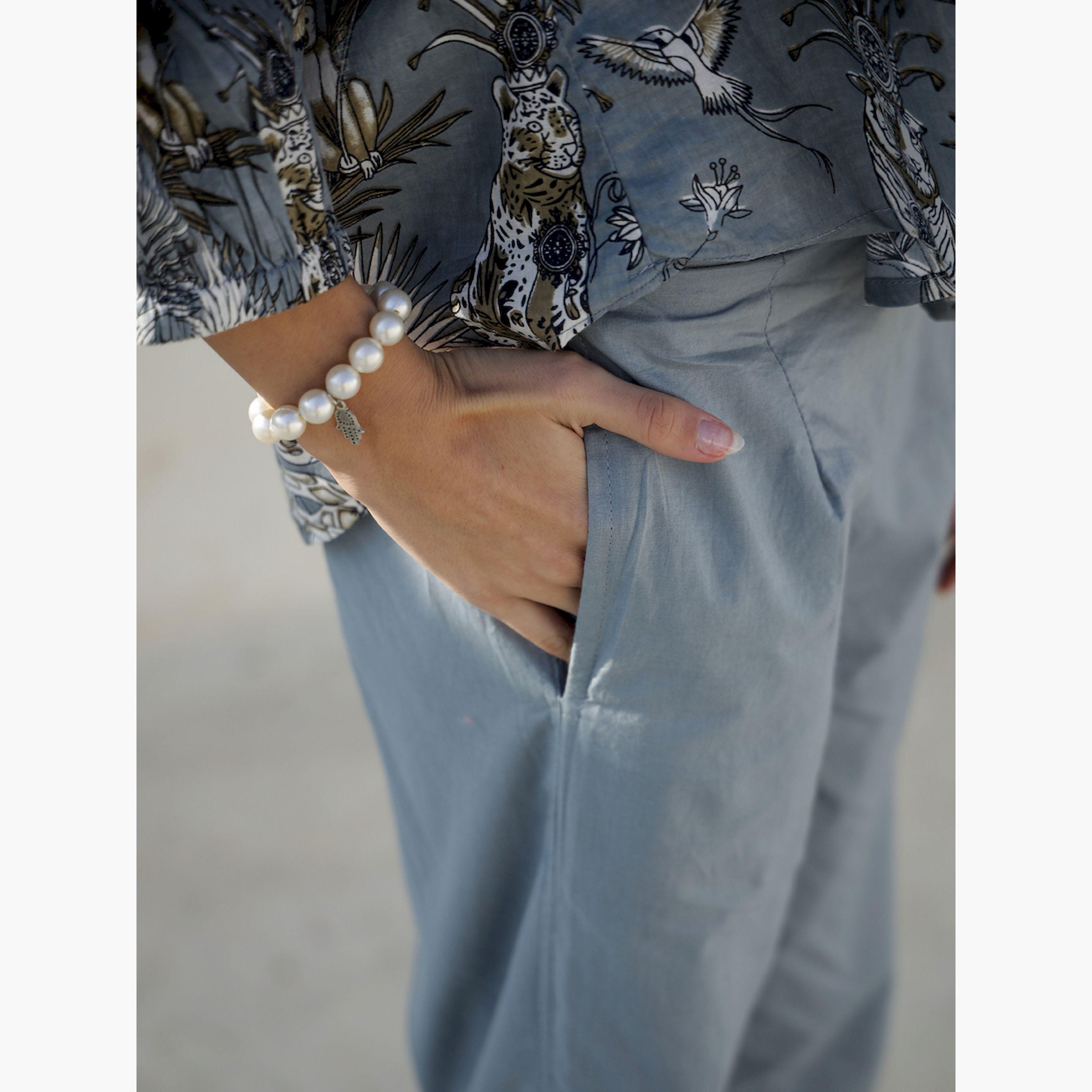 سانسكروتي هومز × ستايلي - طقم قميص قطني مطبوع بياقة V مع بنطال-women-clothing-coordsets-image-6