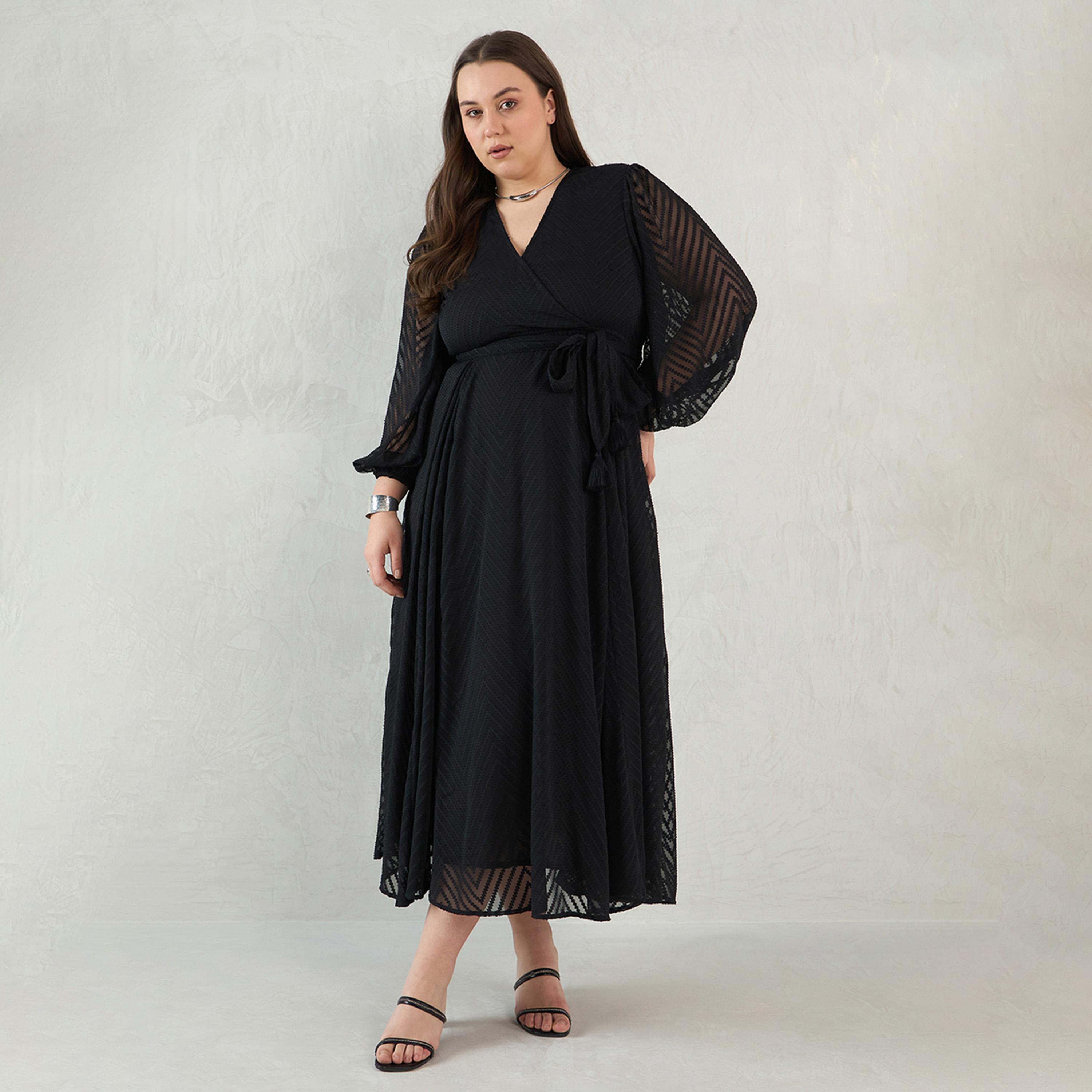فيميلا × ستايلي - فستان ماكسي أسود بنمط شيفرون من قماش دوبي-women-clothing-dresses-image-1
