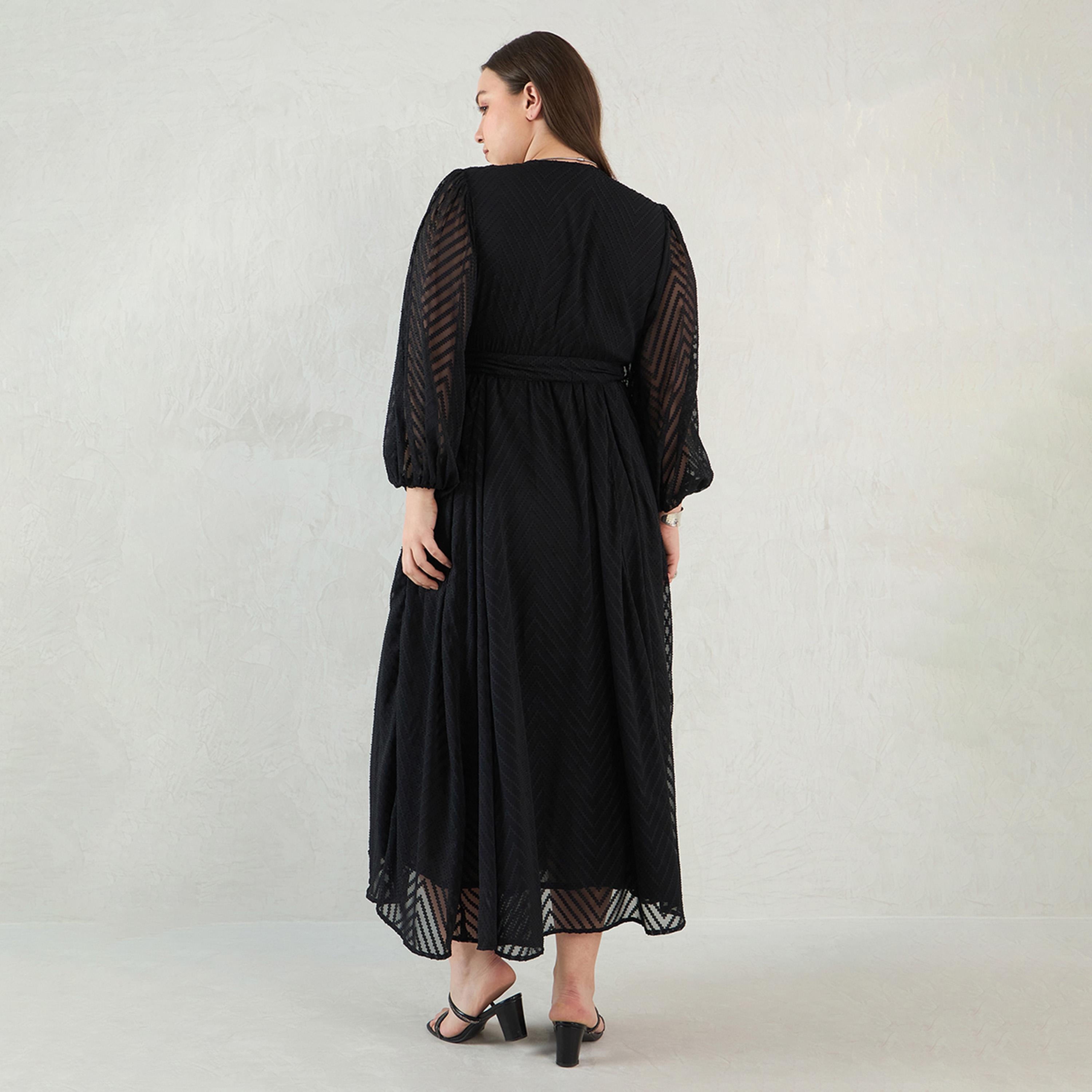 فيميلا × ستايلي - فستان ماكسي أسود بنمط شيفرون من قماش دوبي-women-clothing-dresses-image-2